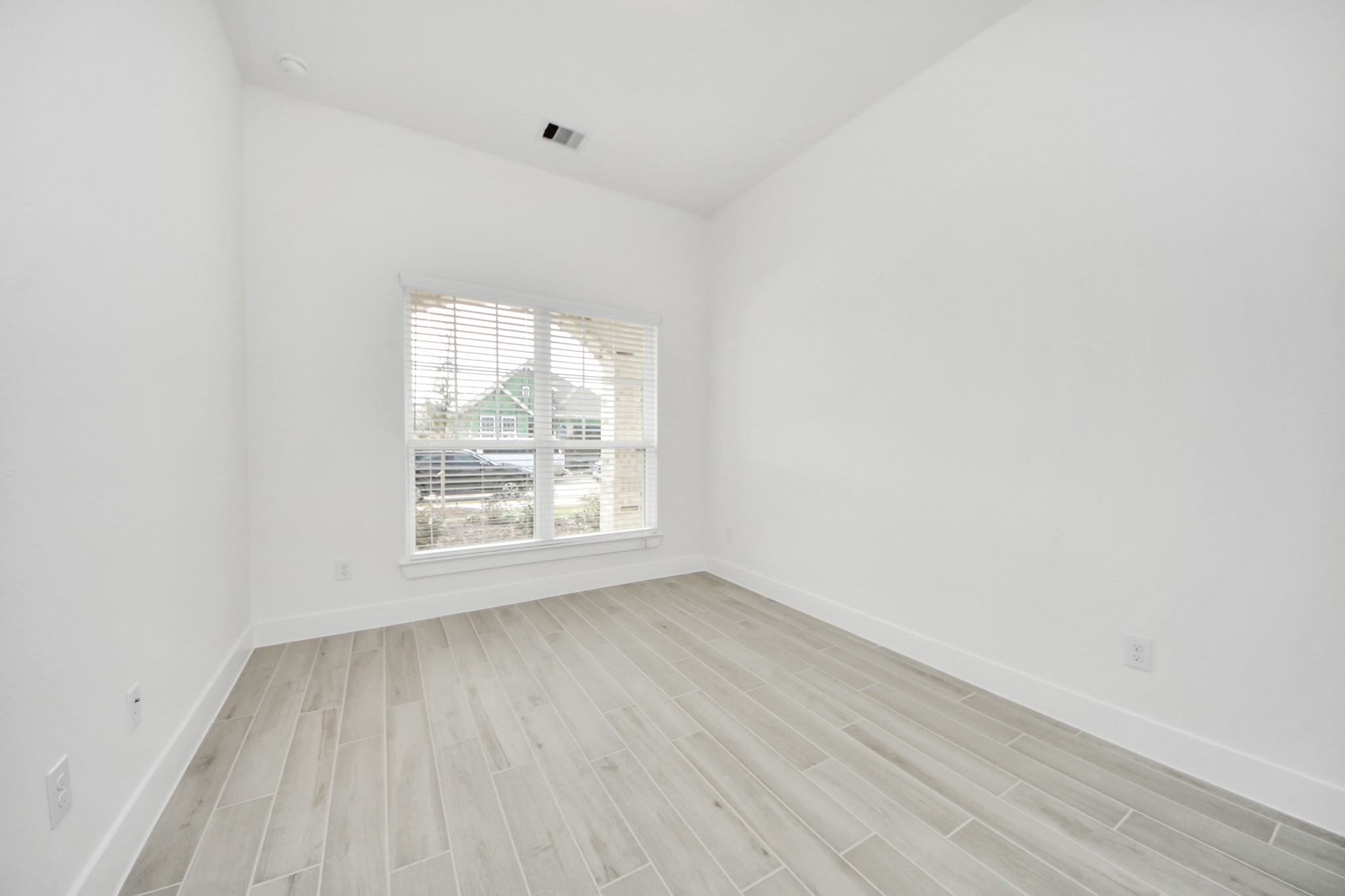 4727 Vaughan Way Property Photo 19