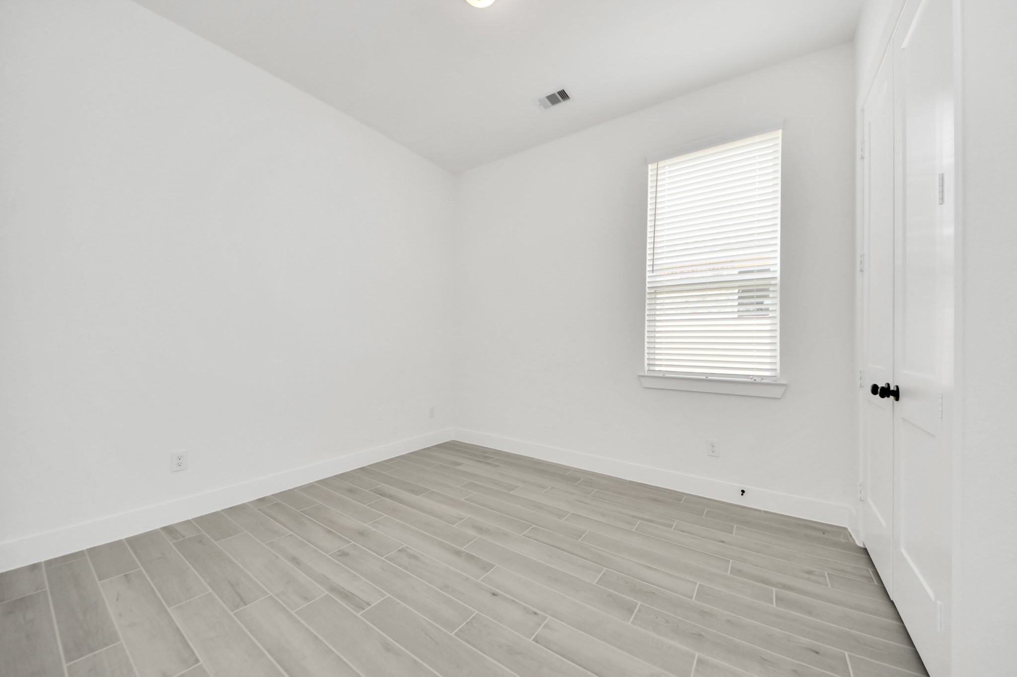 4727 Vaughan Way Property Photo 21