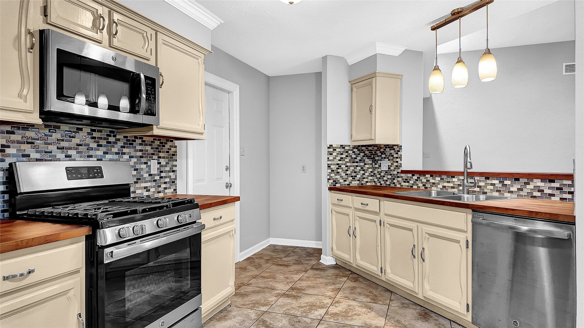 830 S 6th Street Property Photo 3