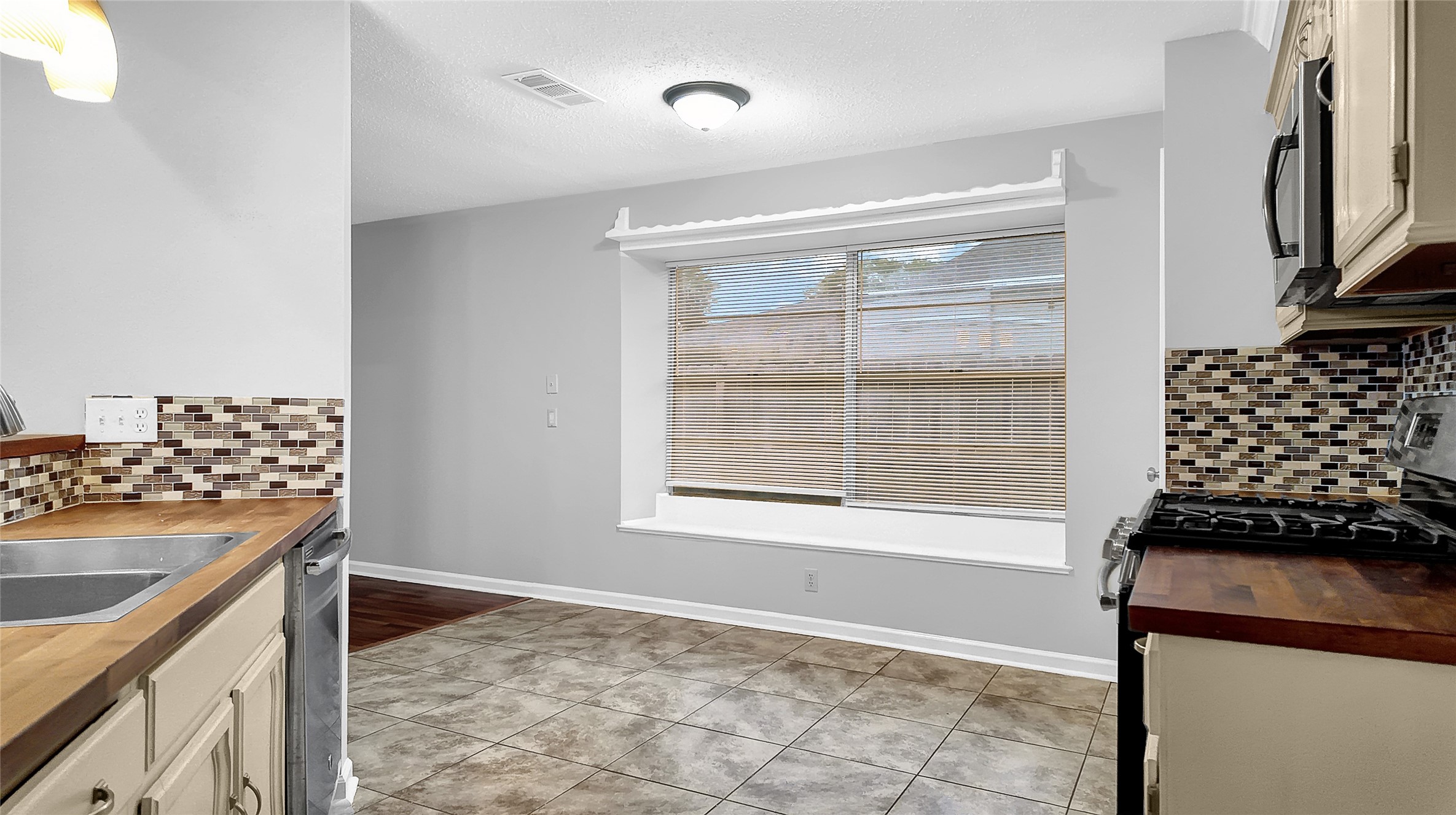 830 S 6th Street Property Photo 15