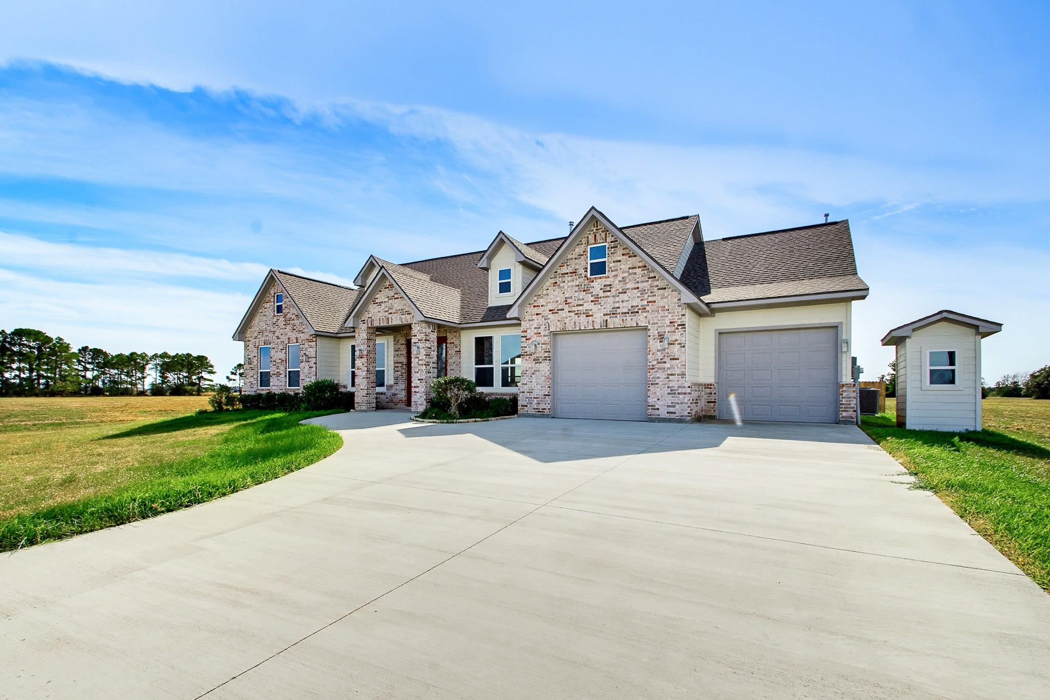 619 Longhorn Trail, Angleton Tx 77515 Property Photo 5