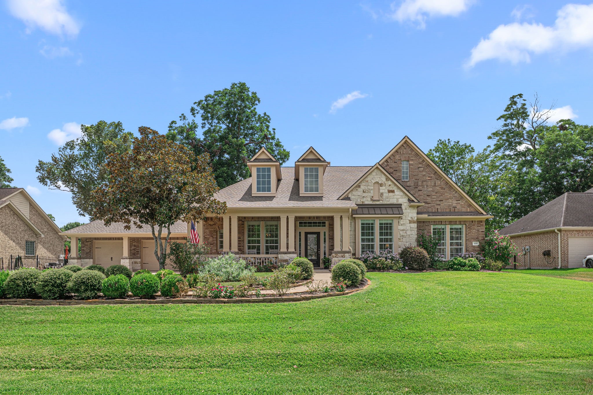 4419 Oxbow Circle W Property Photo 1