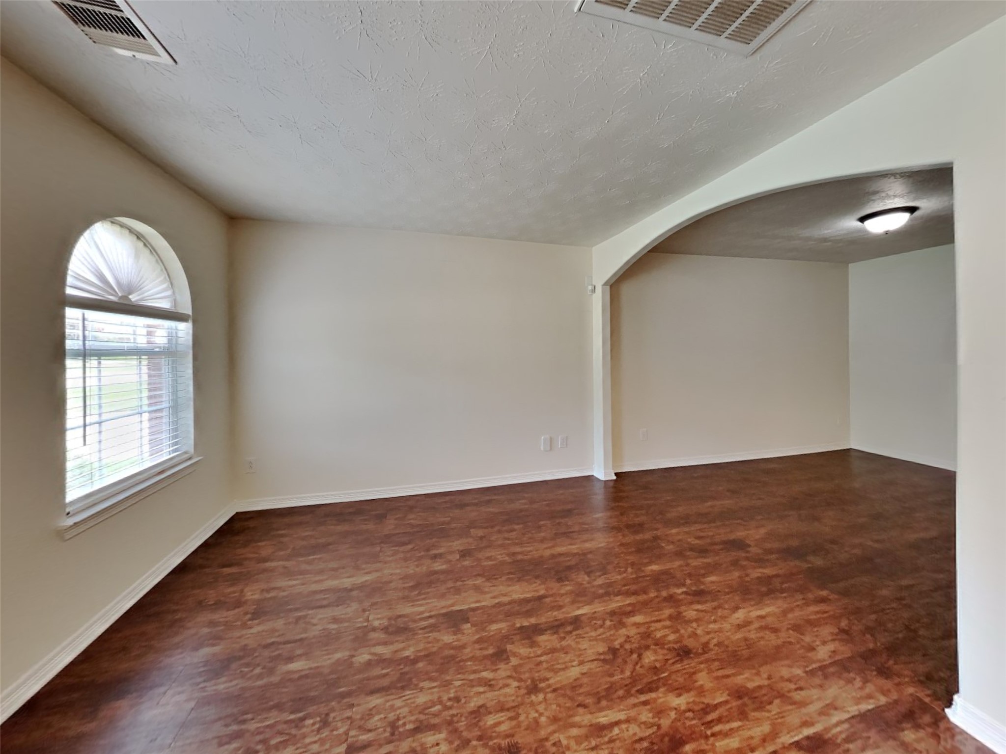 5043 Willow Point Drive Property Photo 4