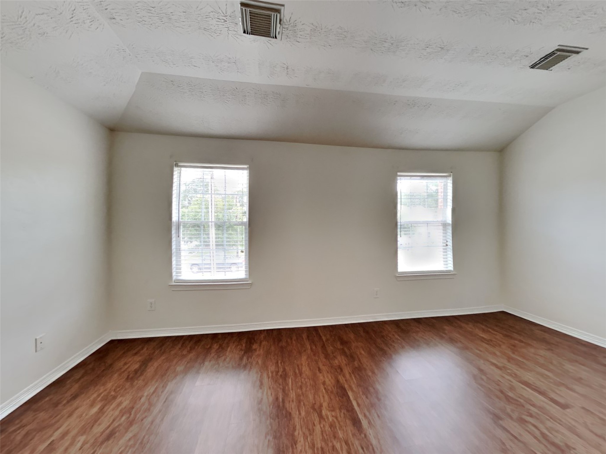 5043 Willow Point Drive Property Photo 9