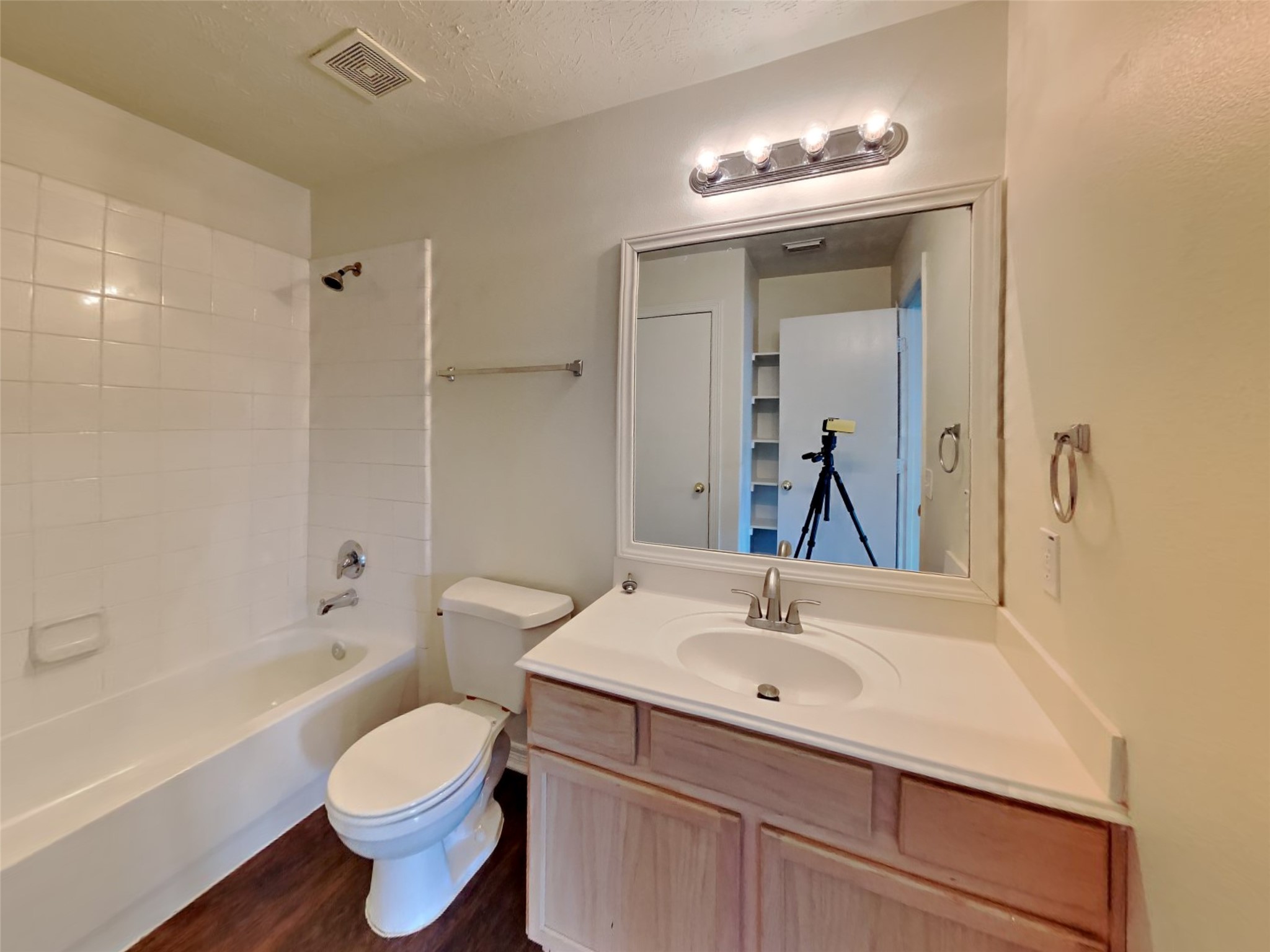 5043 Willow Point Drive Property Photo 13