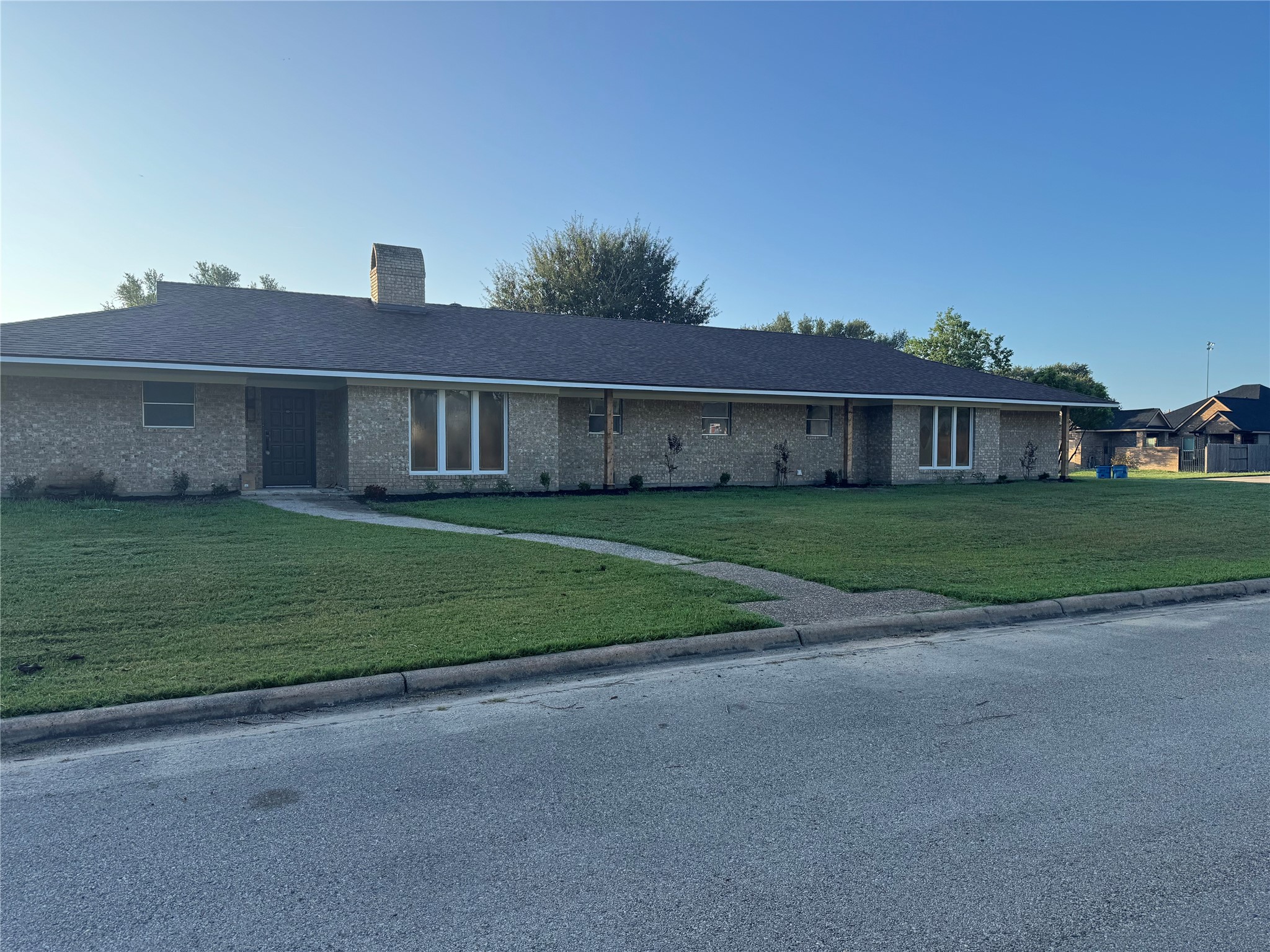 687 Bending Oaks Drive Property Photo 4