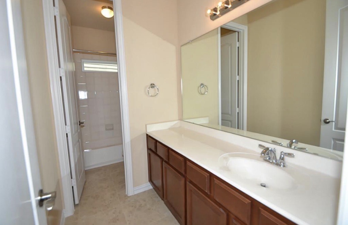 7219 Pearl Terrace Lane Property Photo 10