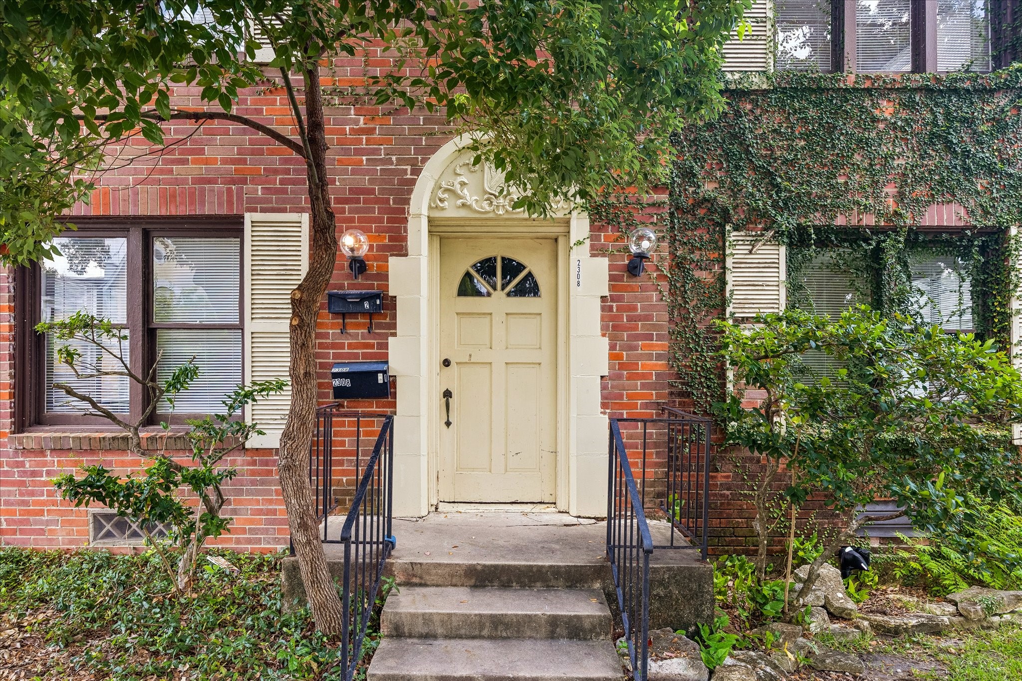 2308 Mcclendon Street Property Photo 2
