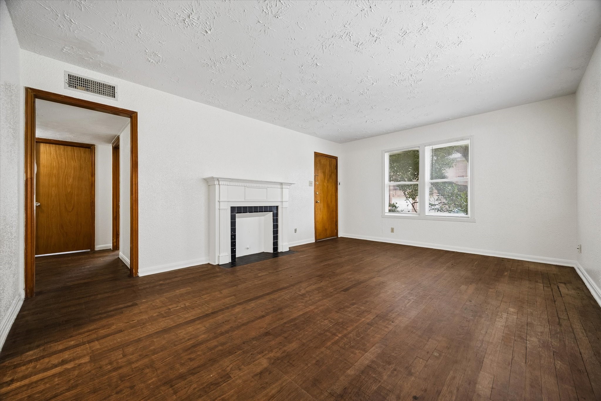 2308 Mcclendon Street Property Photo 4