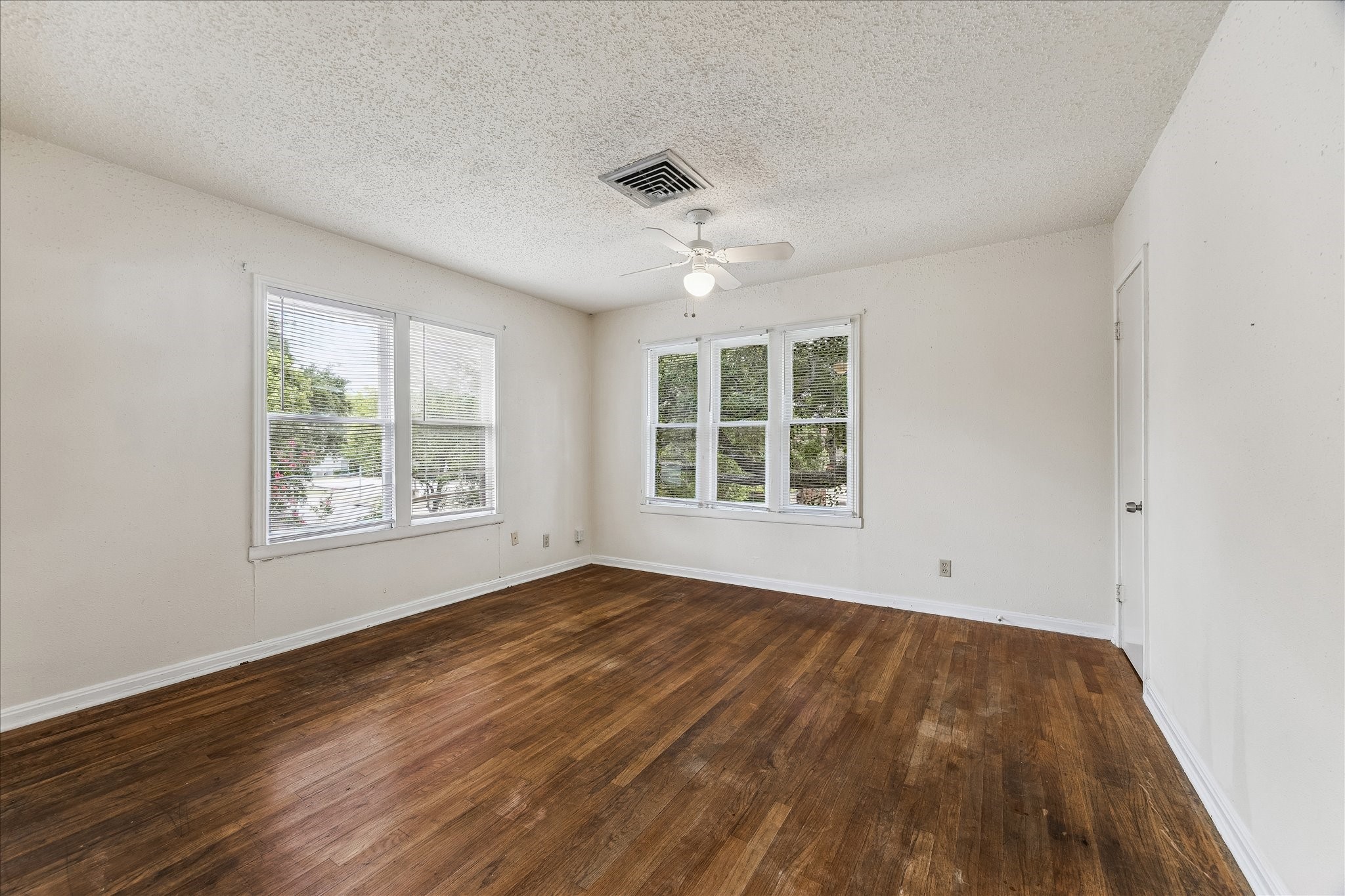 2308 Mcclendon Street Property Photo 15