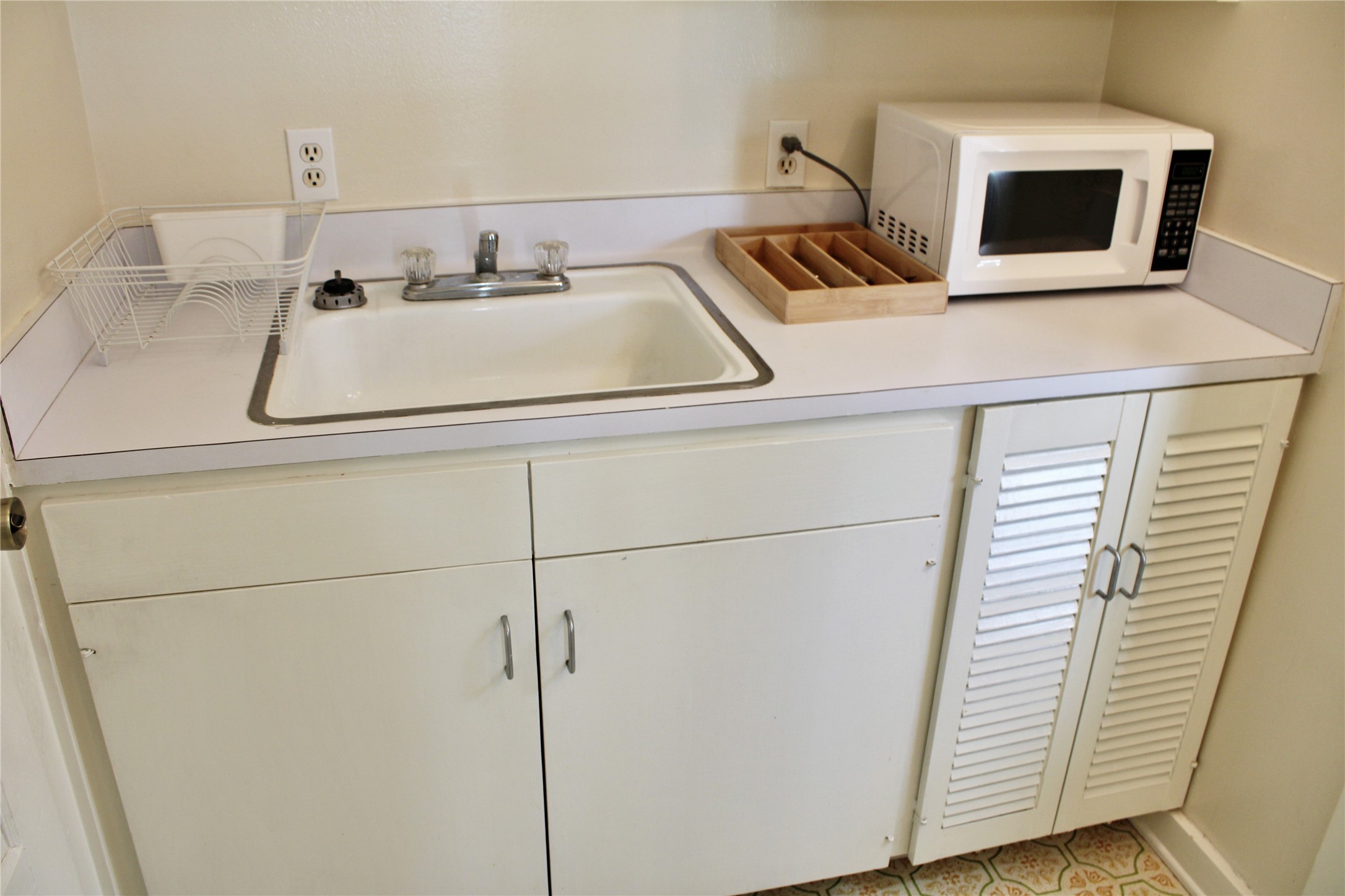 430 Dewees Street Property Photo 15