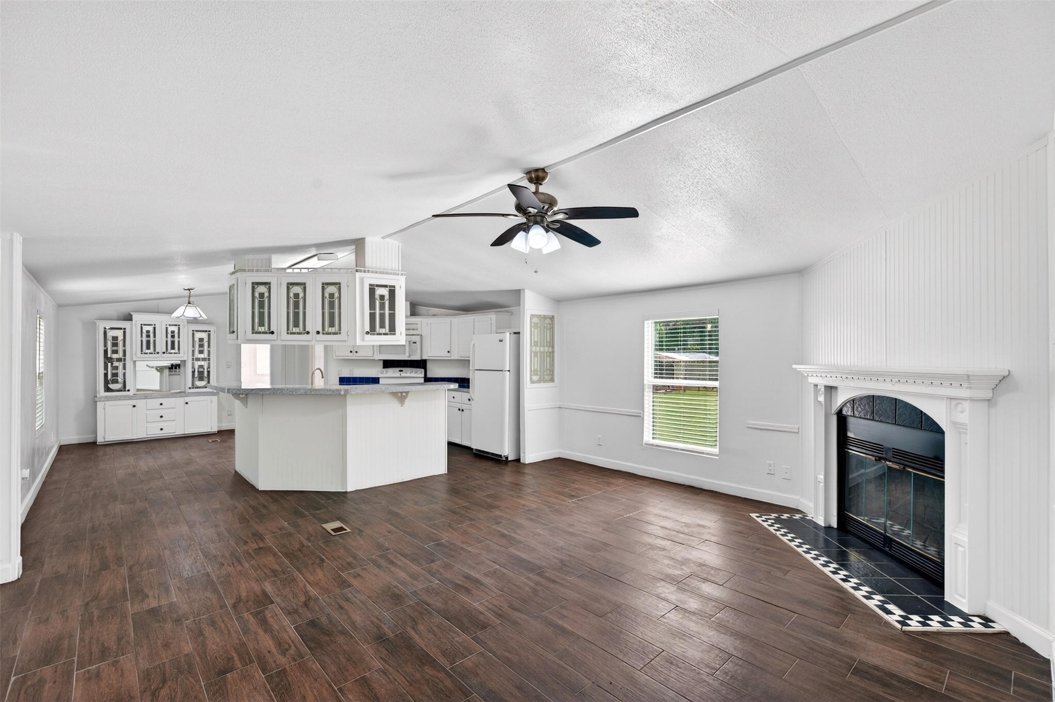 21069 Lyndall Lane Property Photo 2