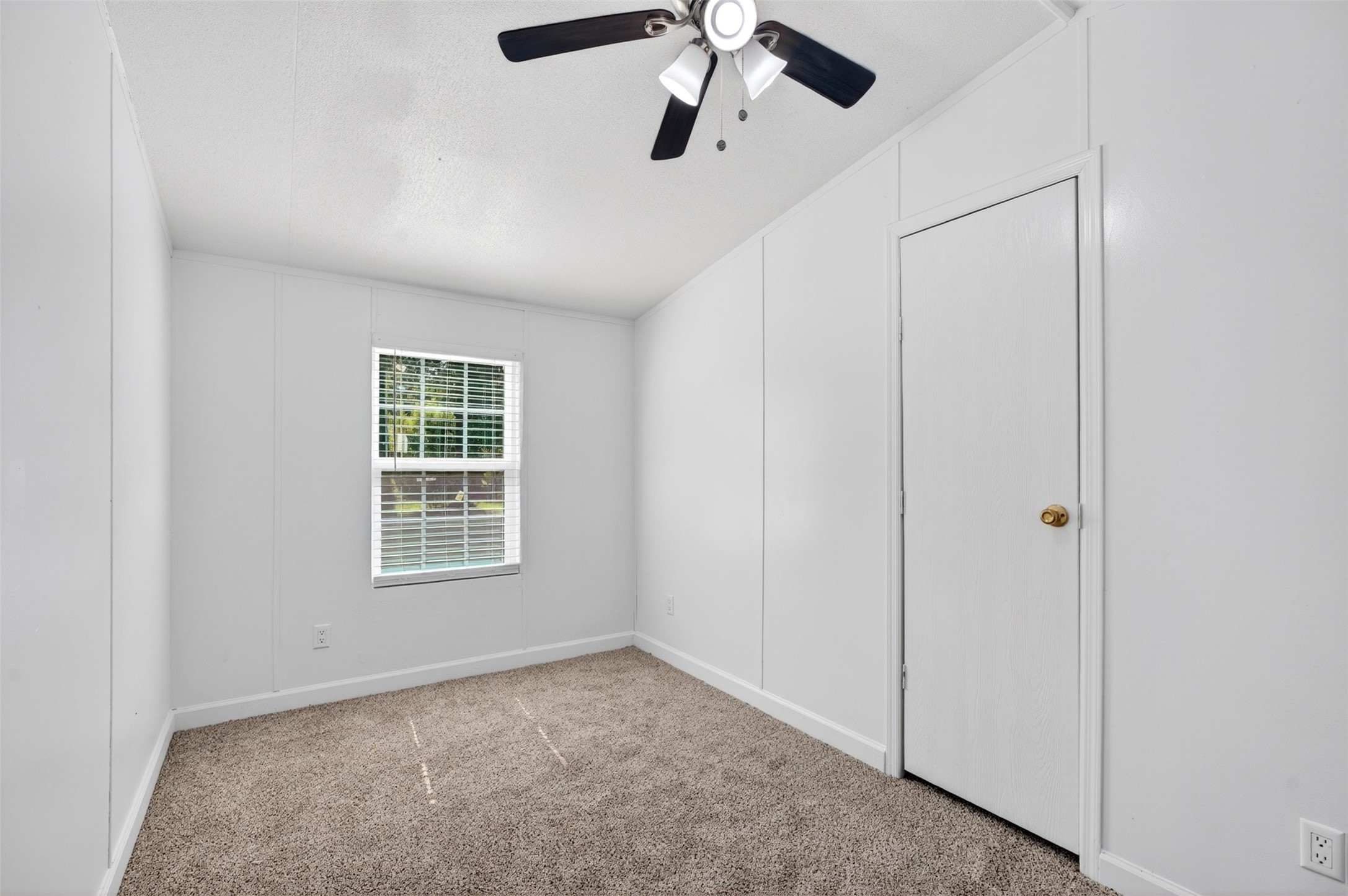 21069 Lyndall Lane Property Photo 14