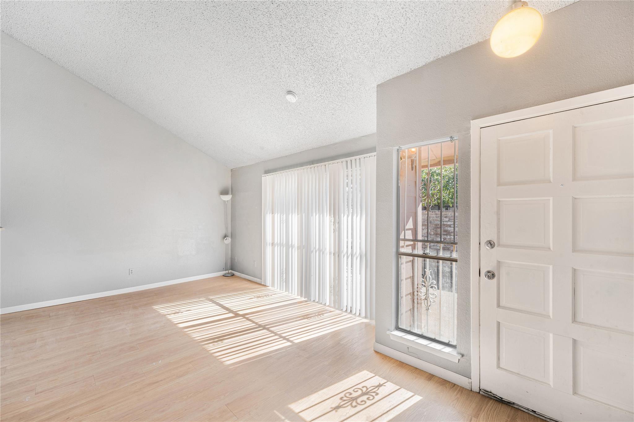 12665 Wellington Park Drive Property Photo 2