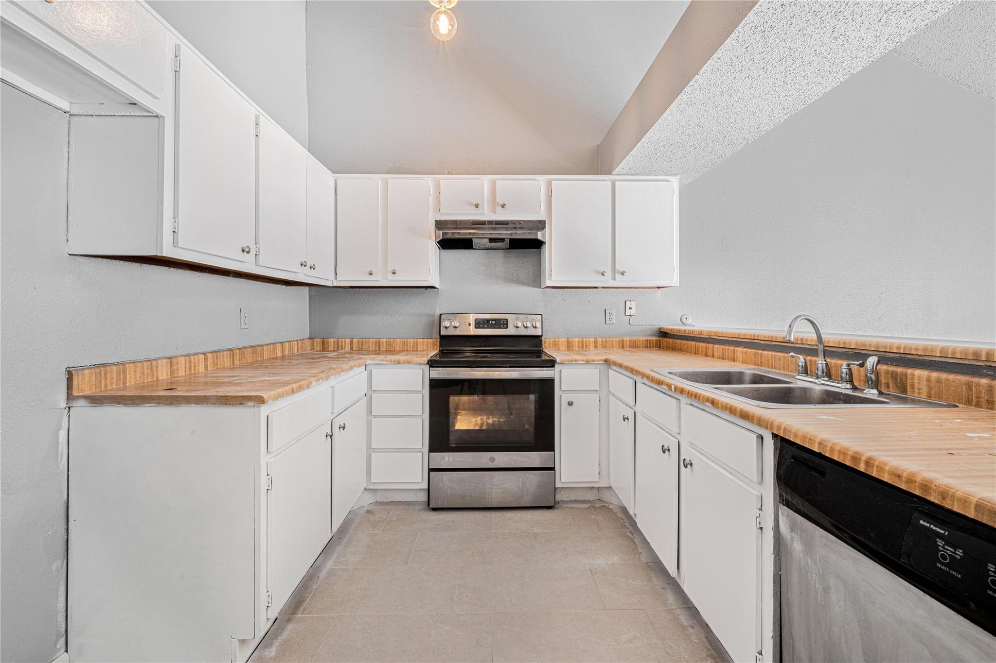 12665 Wellington Park Drive Property Photo 5