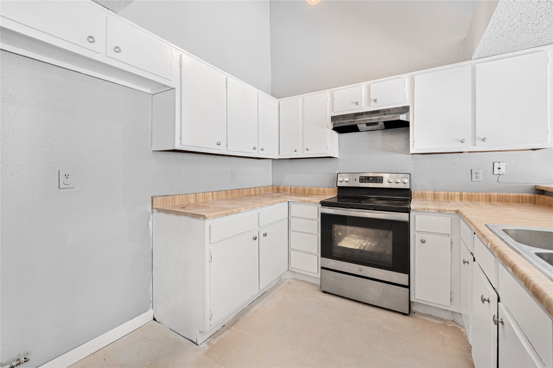 12665 Wellington Park Drive Property Photo 6