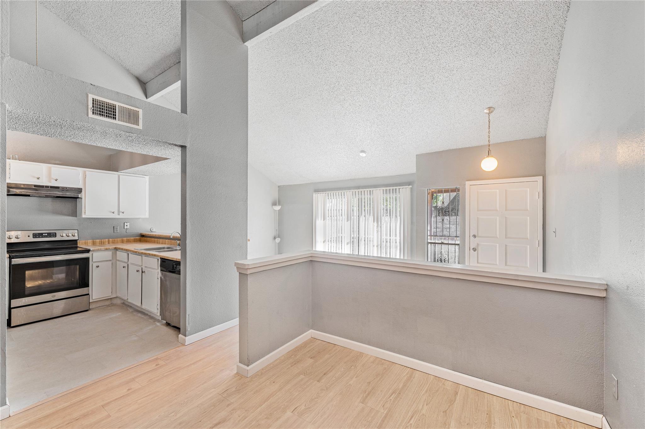 12665 Wellington Park Drive Property Photo 8