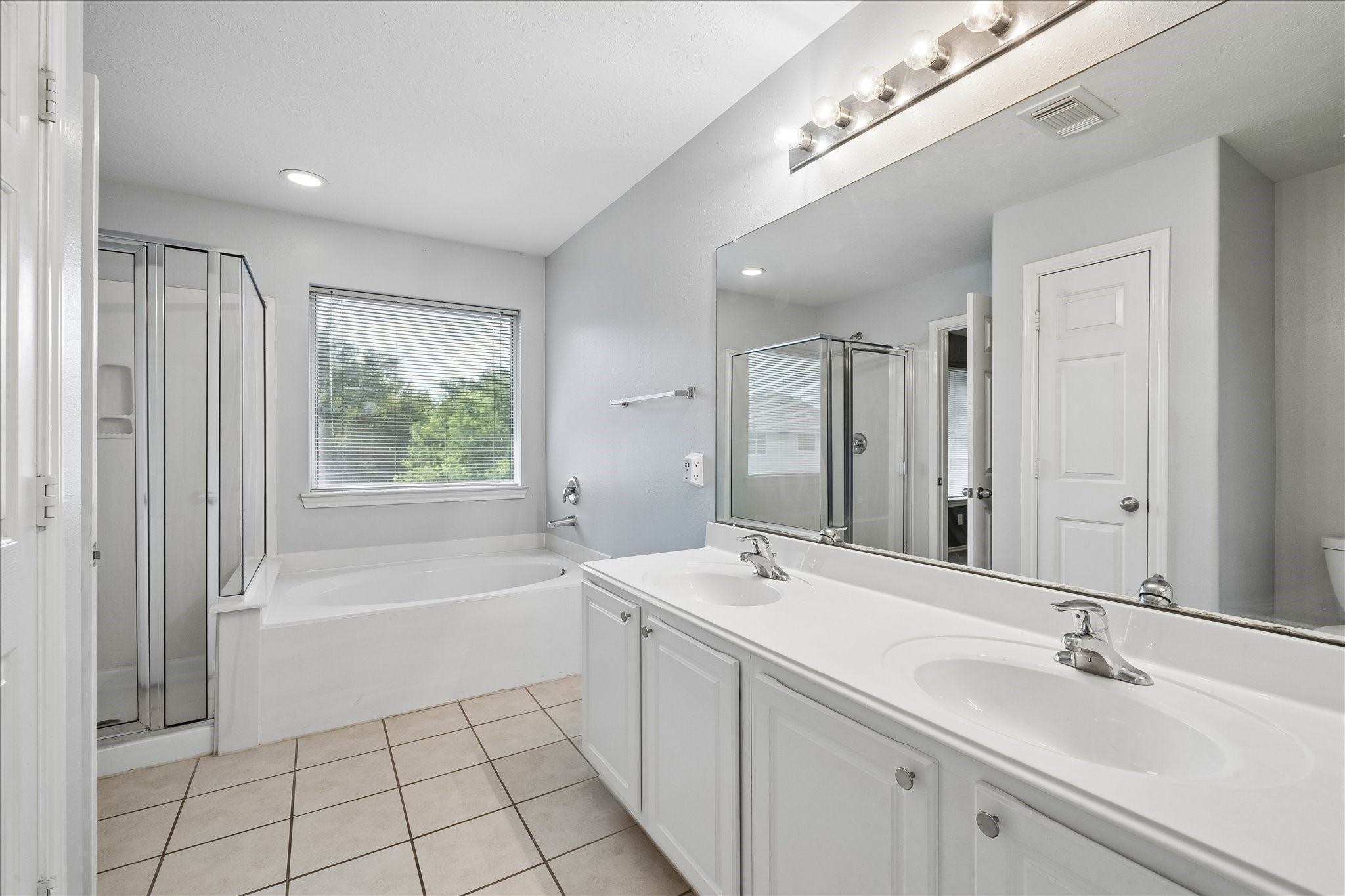 341 Capella Oaks Lane Property Photo 7