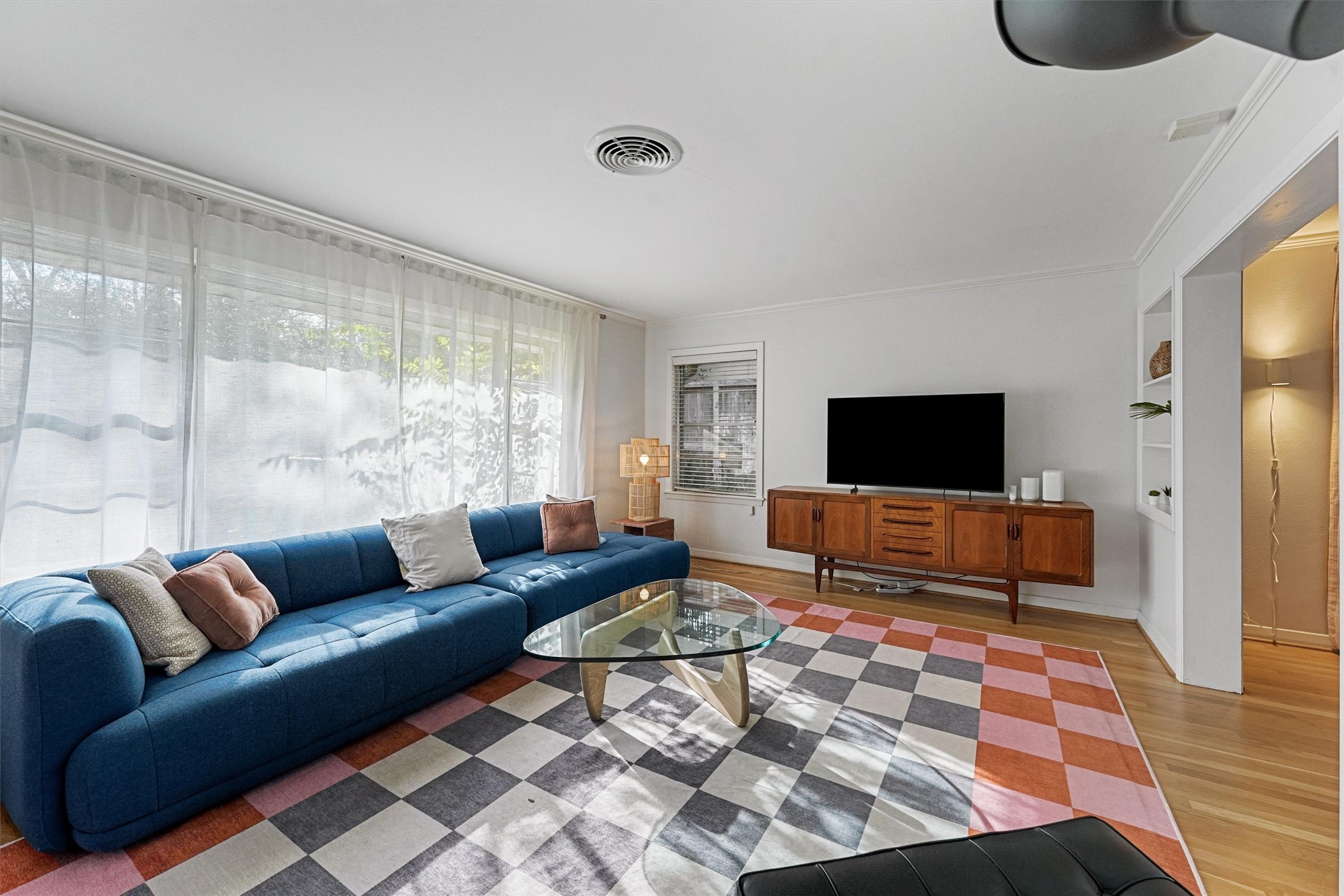 2052 Addison Road Property Photo 2