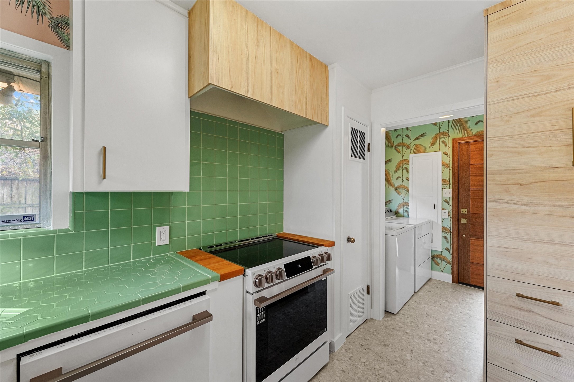 2052 Addison Road Property Photo 5