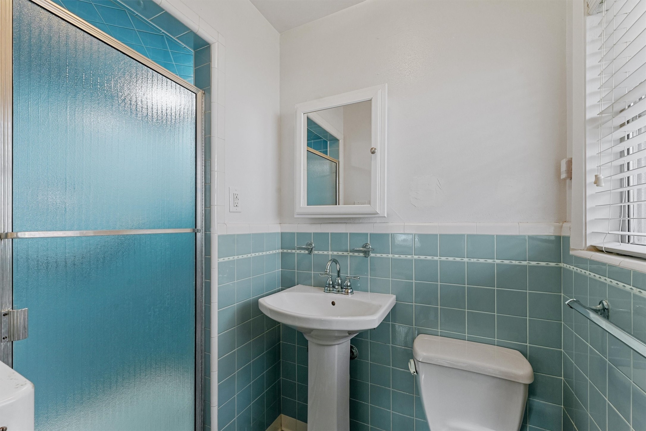 2052 Addison Road Property Photo 13