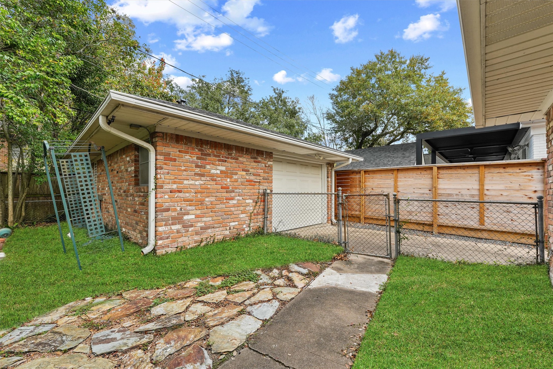 2052 Addison Road Property Photo 14