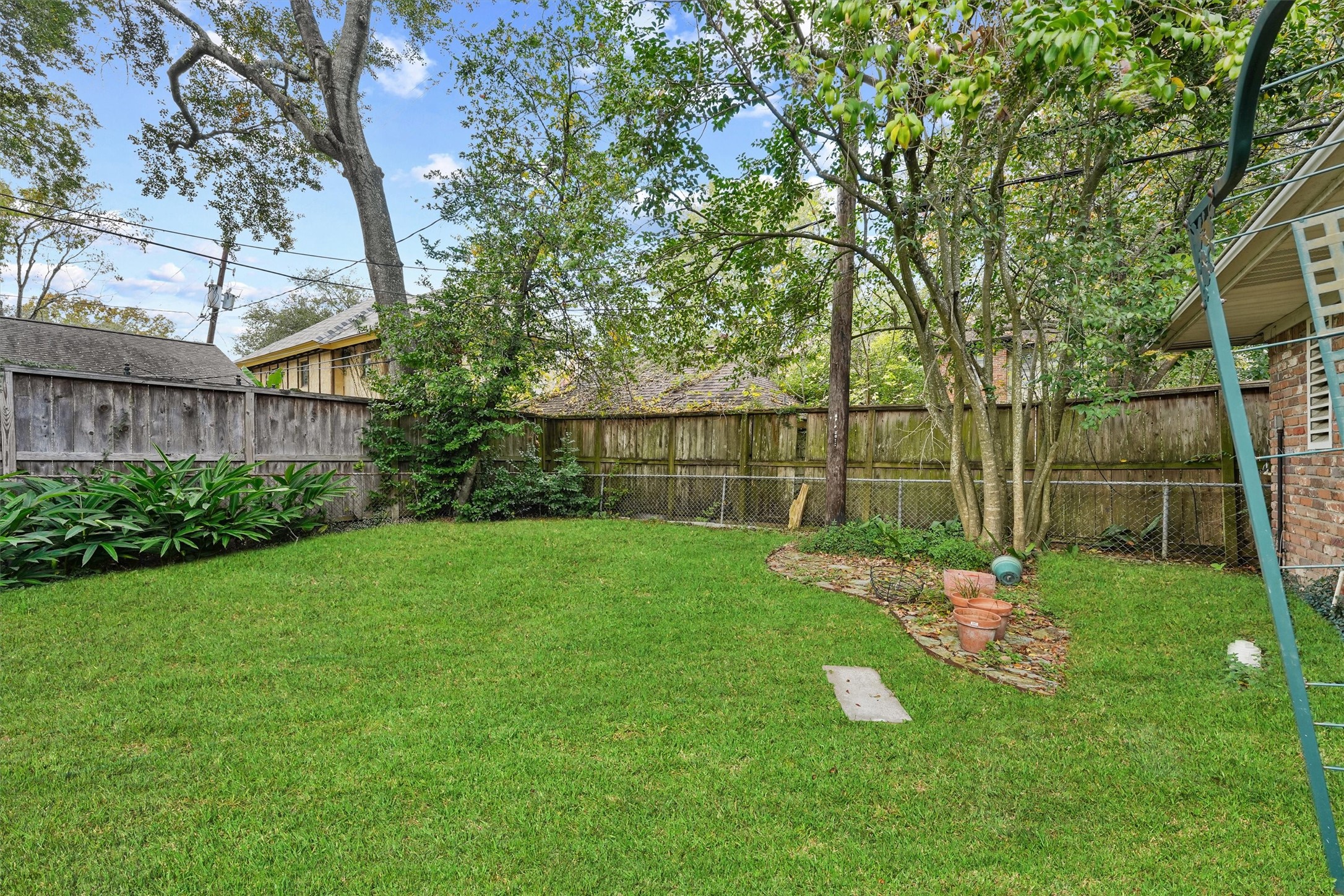 2052 Addison Road Property Photo 15