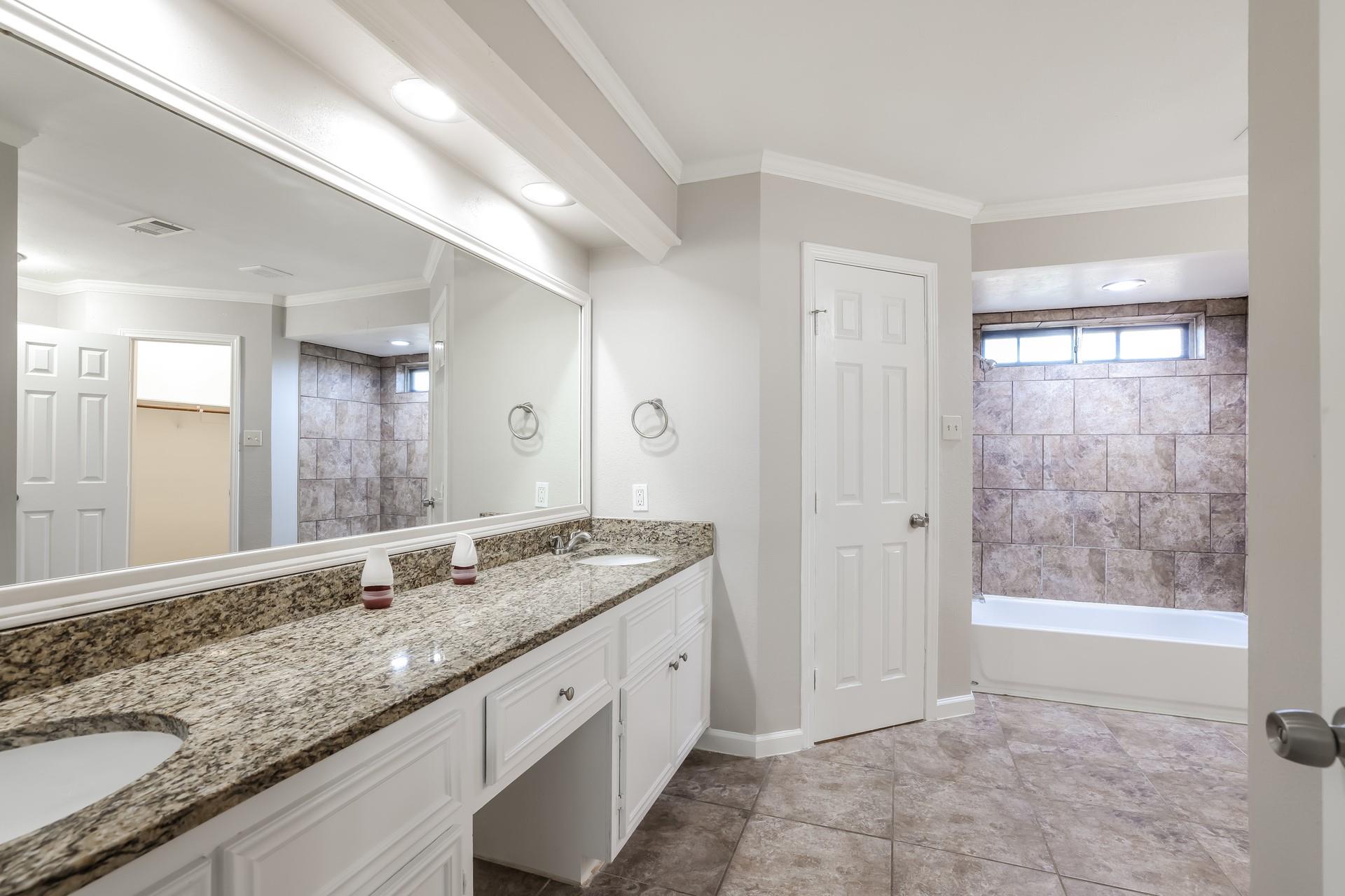 11715 Gardenglen Drive Property Photo 11