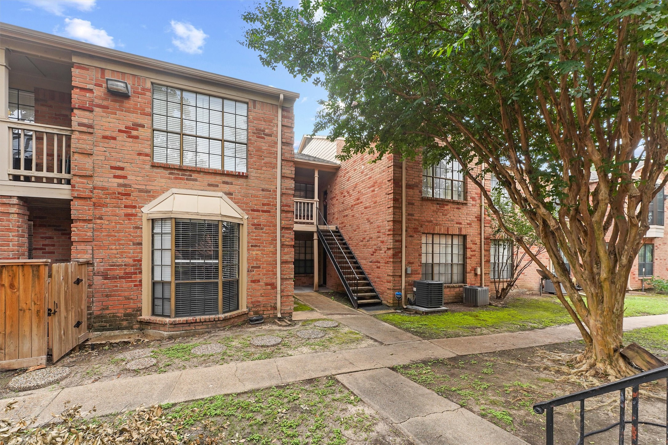 2255 Braeswood Park Drive 249 Property Photo 1