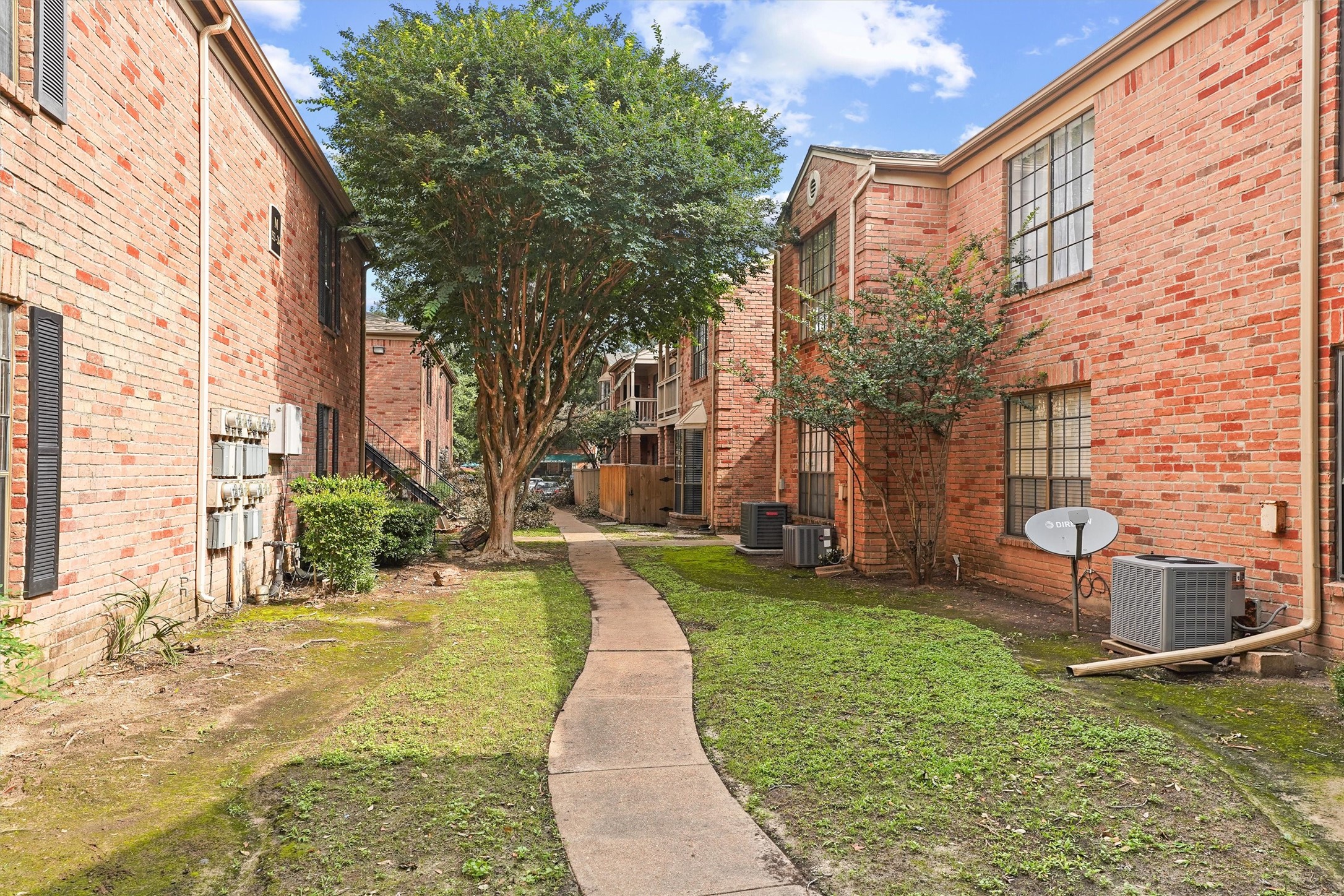 2255 Braeswood Park Drive 249 Property Photo 2