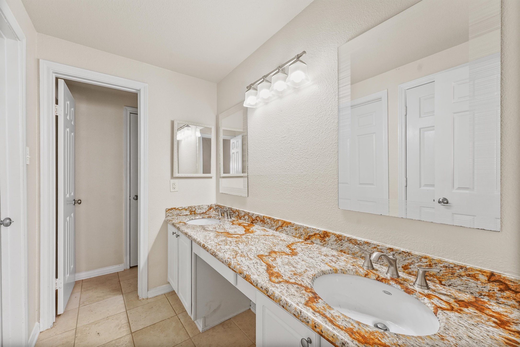 2255 Braeswood Park Drive 249 Property Photo 7