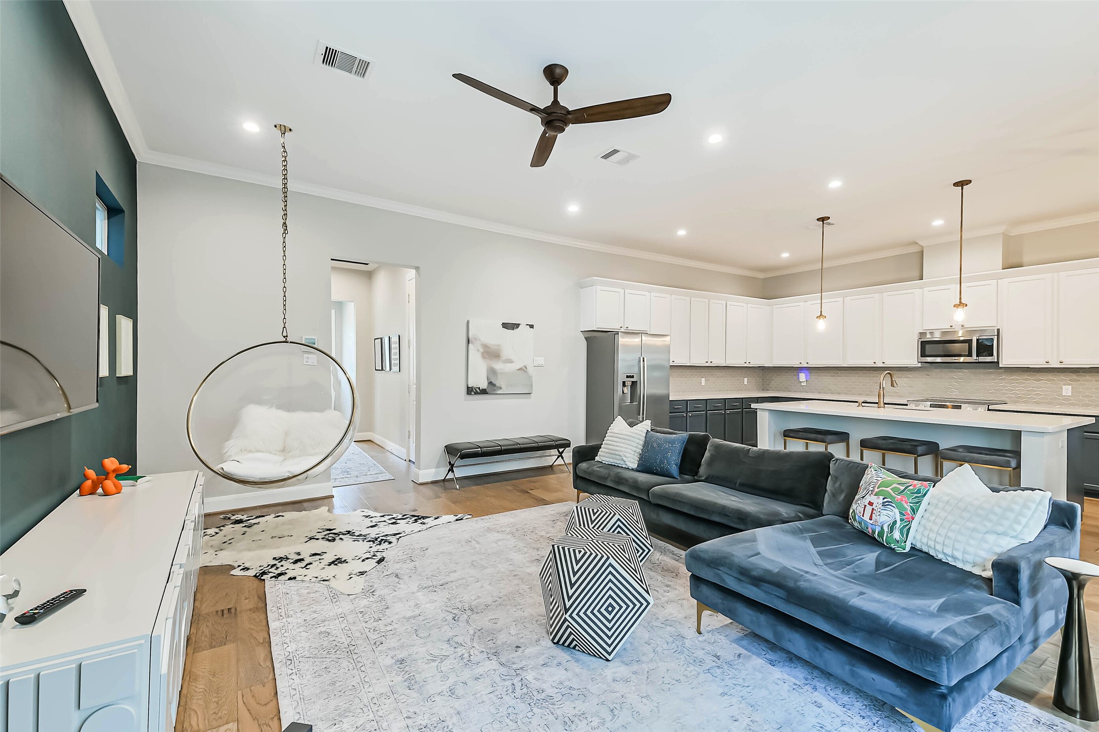 8816 Hollywood Garden Lane Property Photo 6