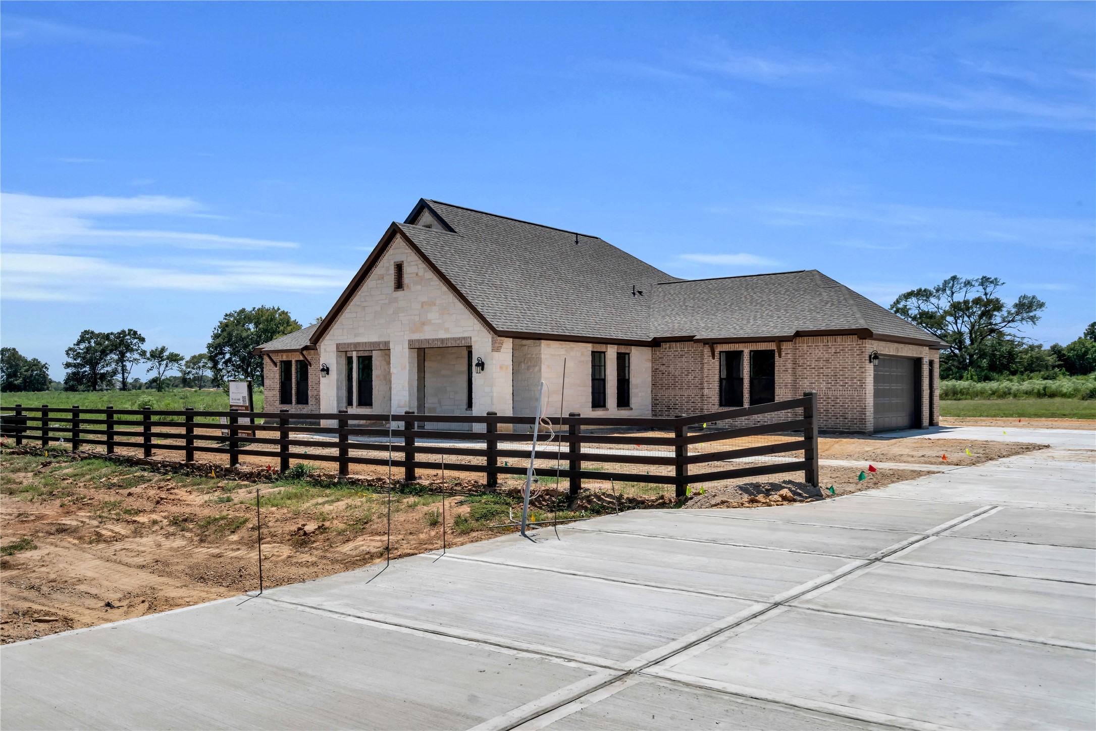 301 Seguin Drive Property Photo 2