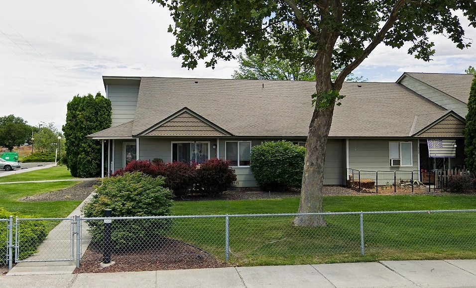661 S Burke Ave Property Photo 3