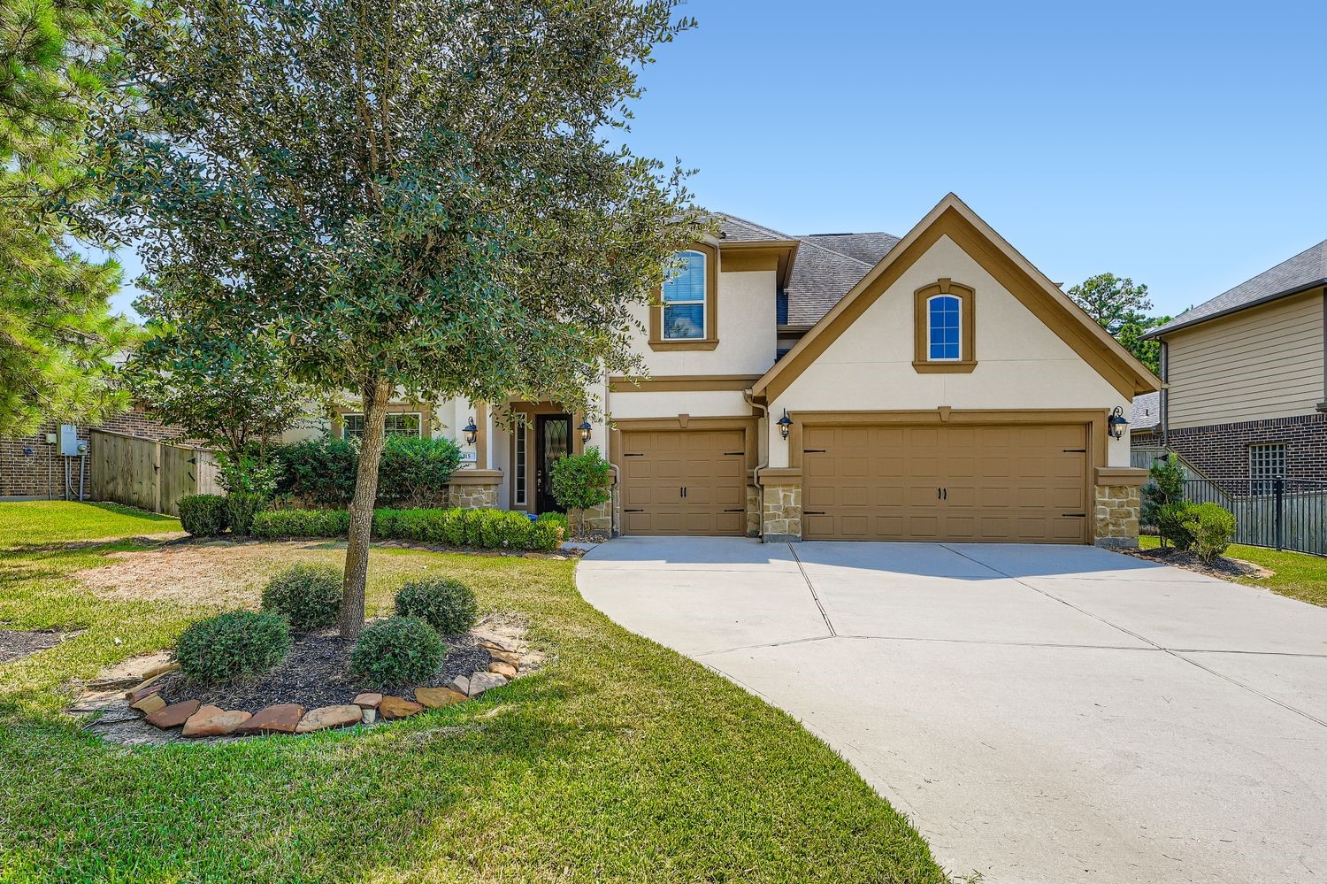 315 Lagarto Way Property Photo 2