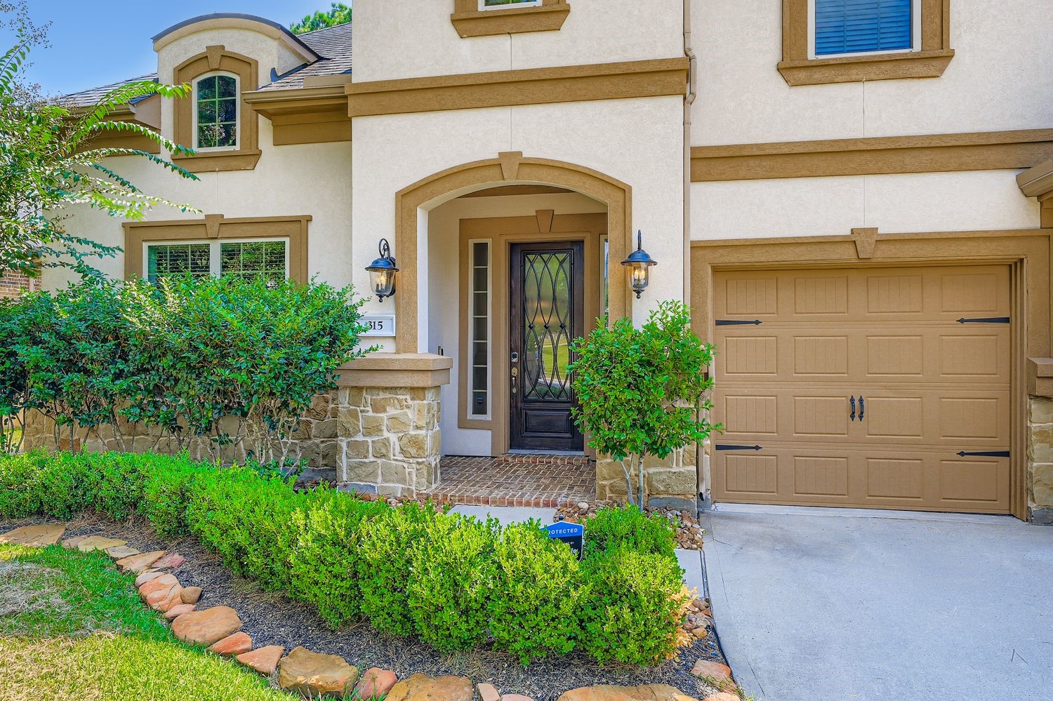 315 Lagarto Way Property Photo 3