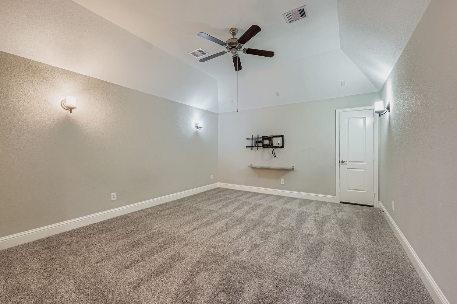 315 Lagarto Way Property Photo 9