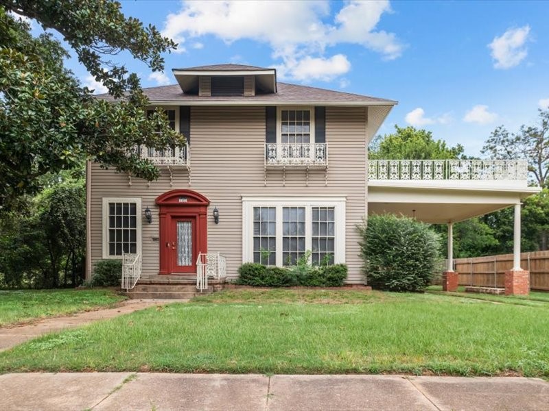 1026 N Cedar Property Photo 1