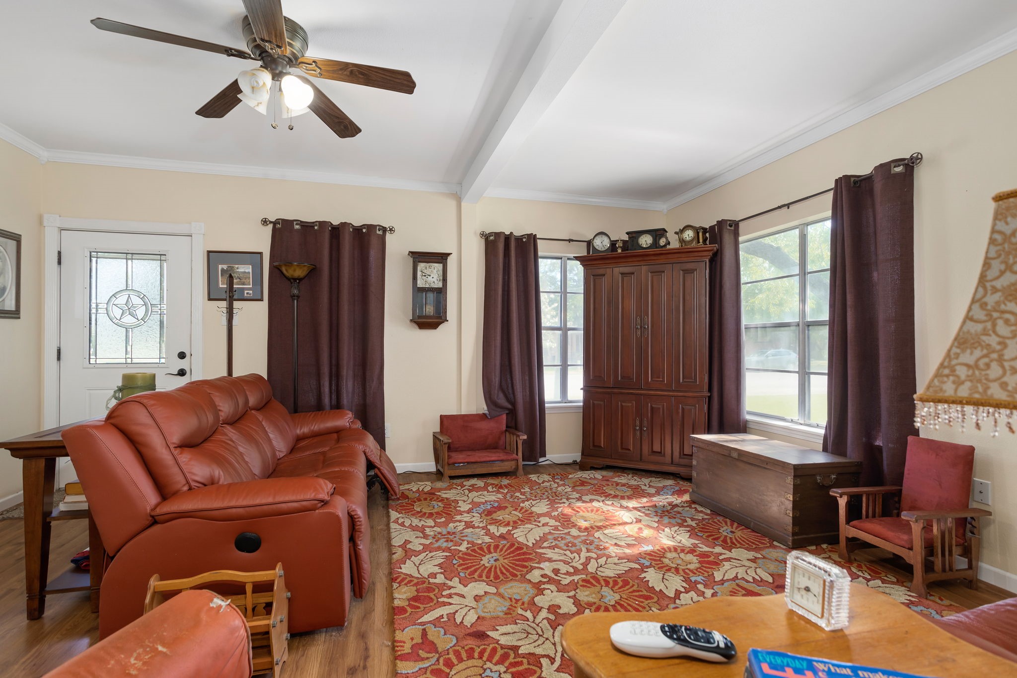 429 W 4th Street Property Photo 3