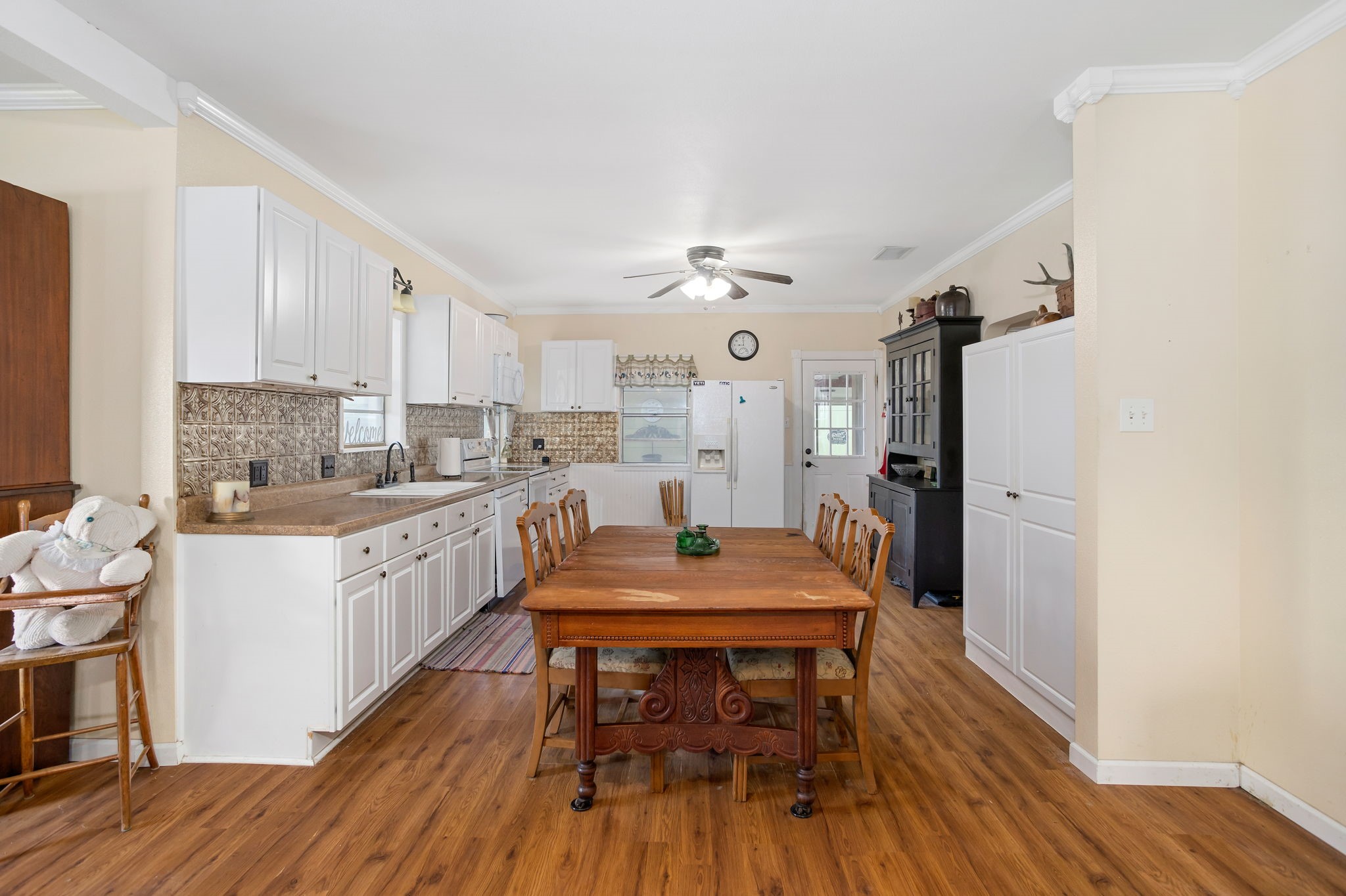 429 W 4th Street Property Photo 4