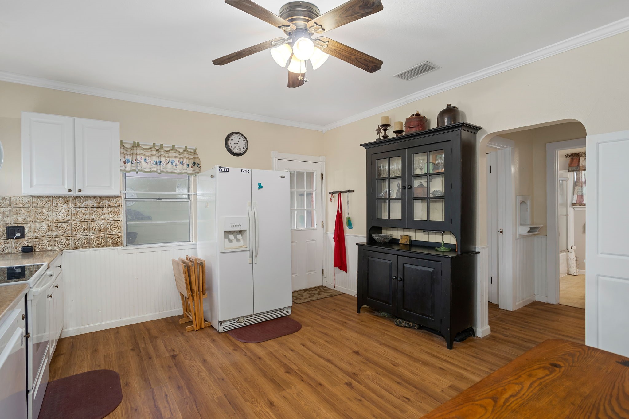 429 W 4th Street Property Photo 8