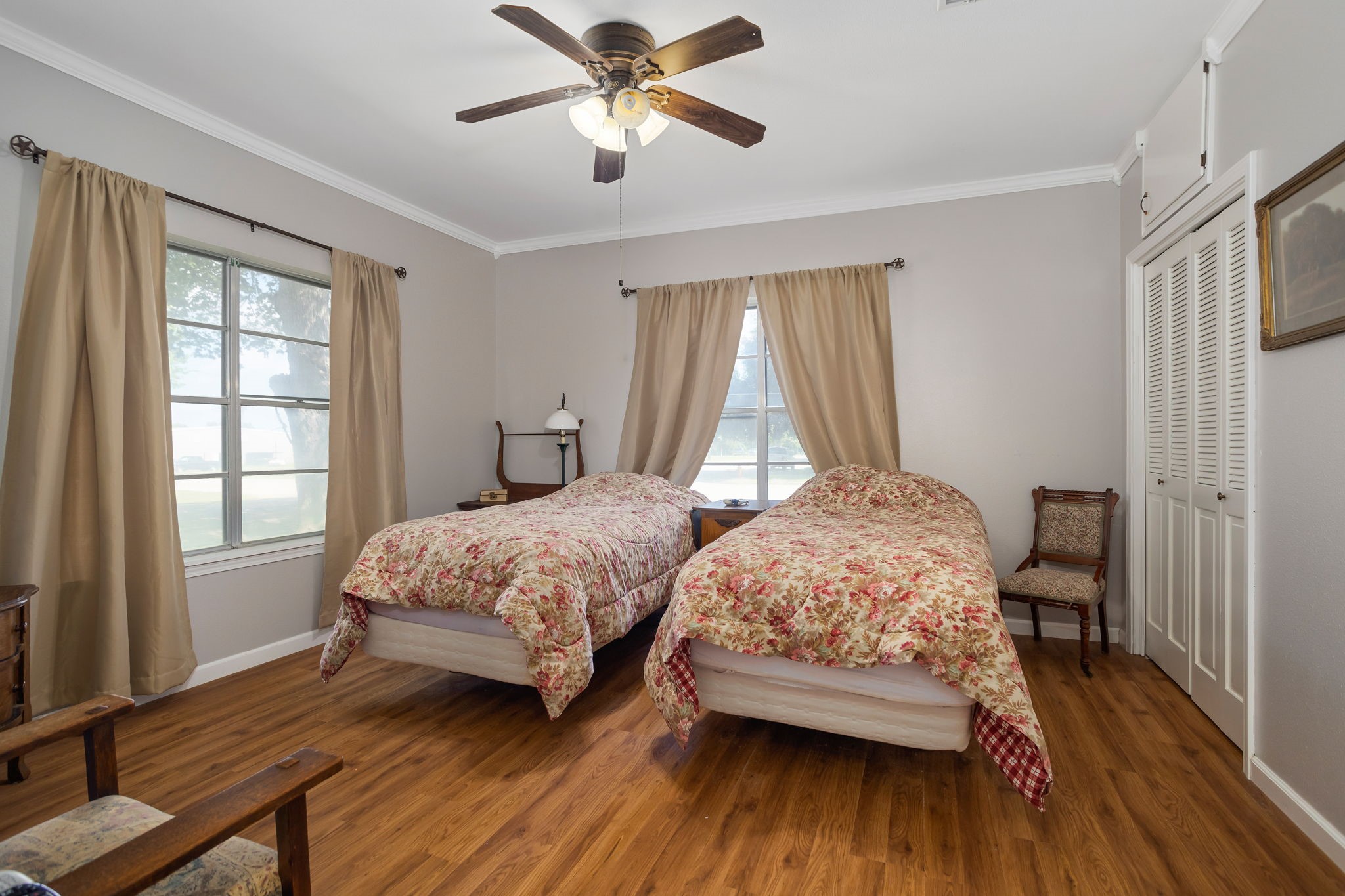 429 W 4th Street Property Photo 12