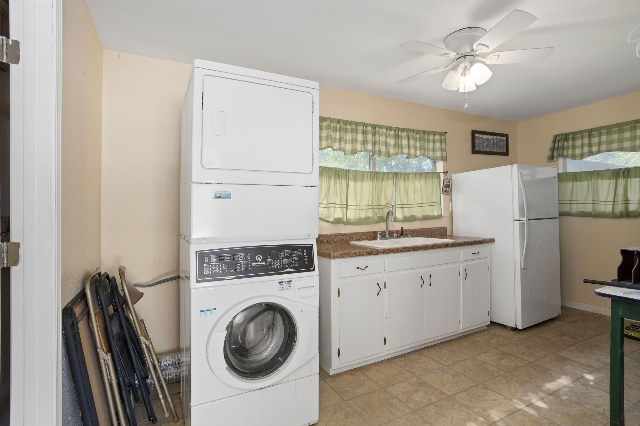 429 W 4th Street Property Photo 16