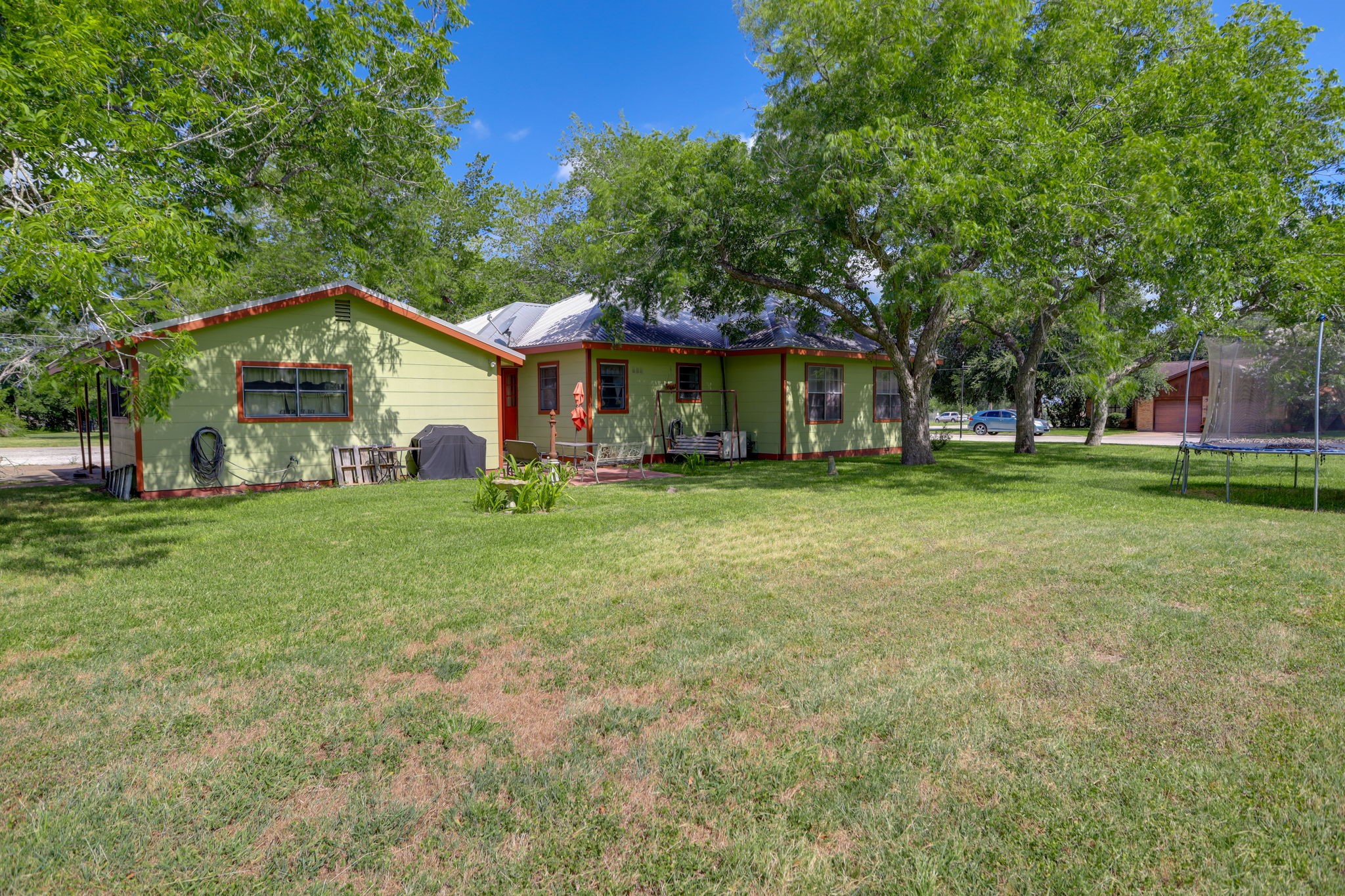 429 W 4th Street Property Photo 18
