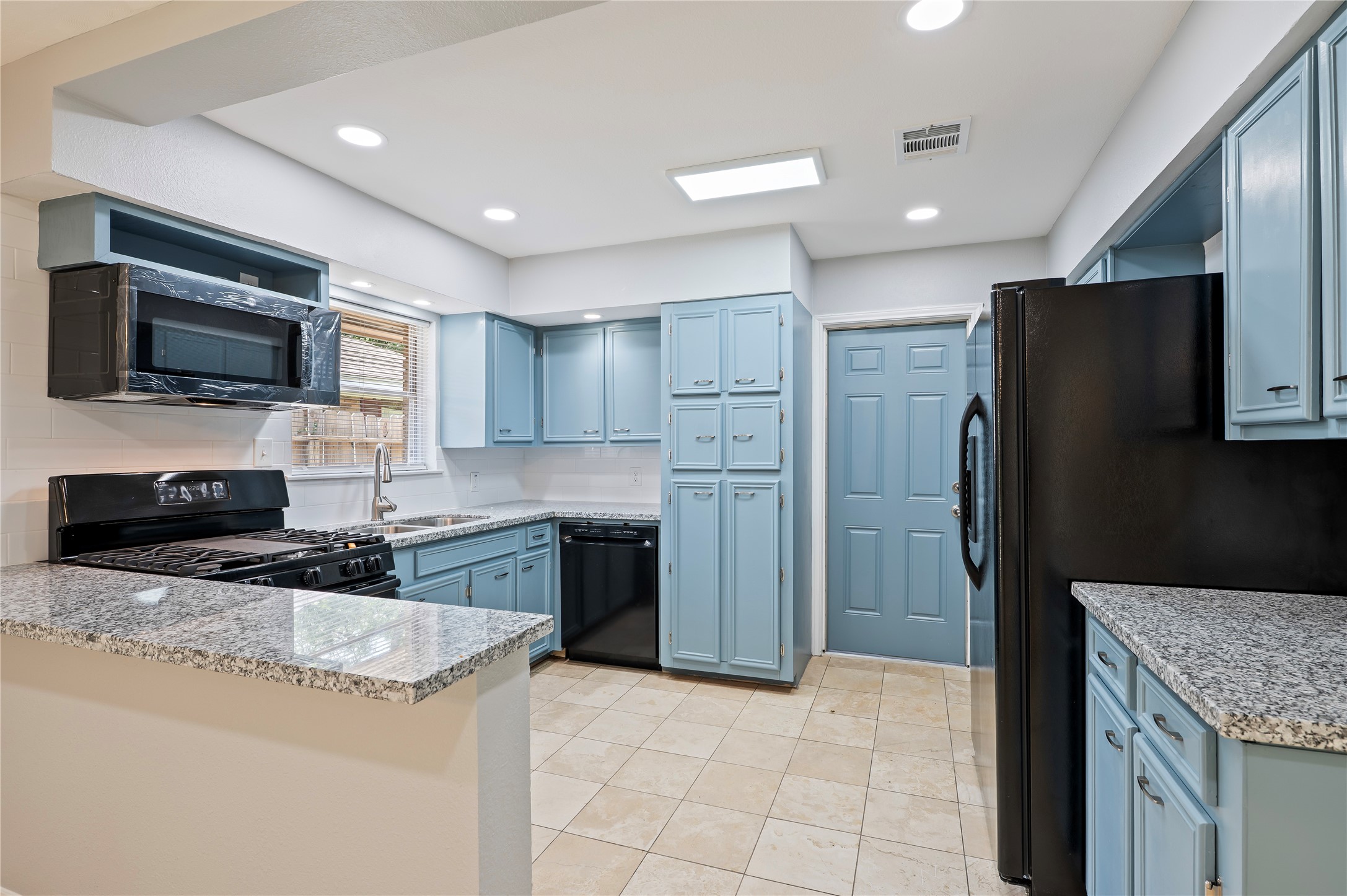 2513 Meadow Lane Property Photo 6