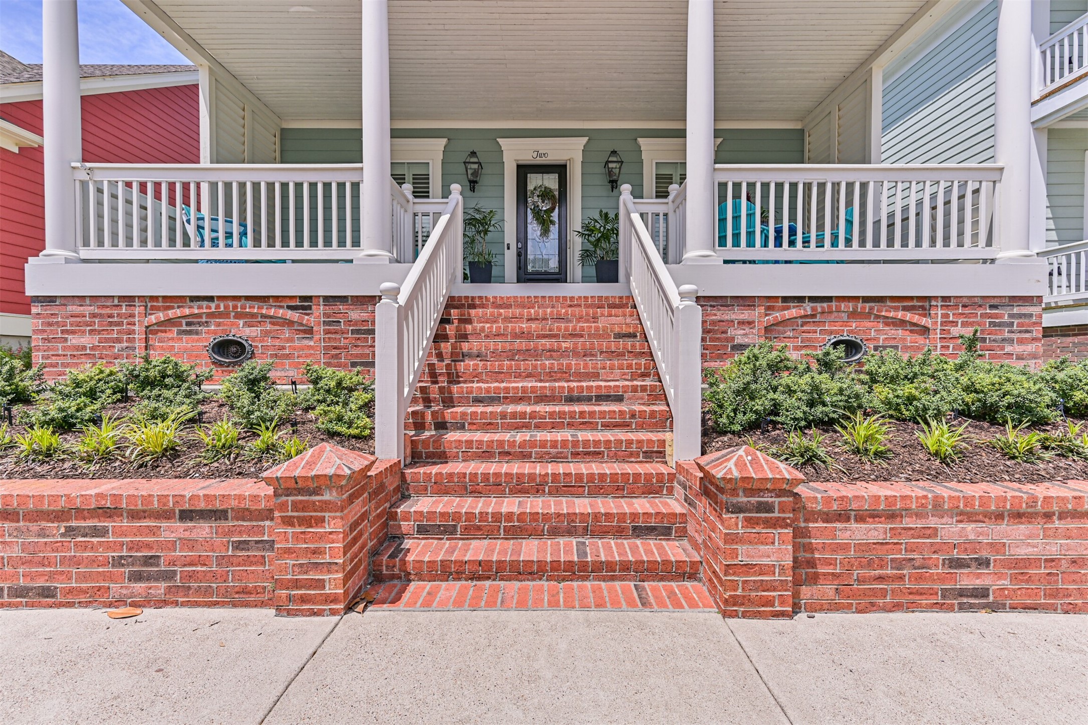 2 Compass Circle Property Photo 2