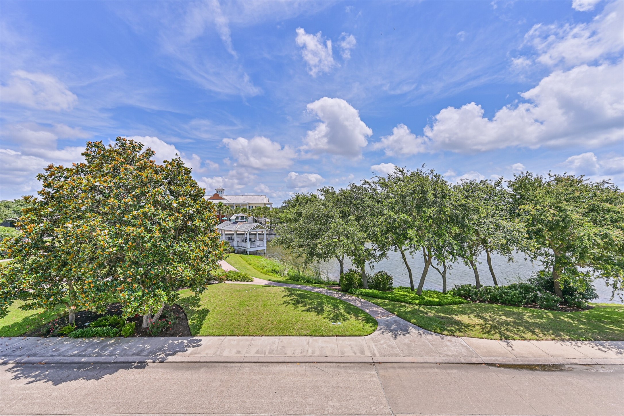 2 Compass Circle Property Photo 6