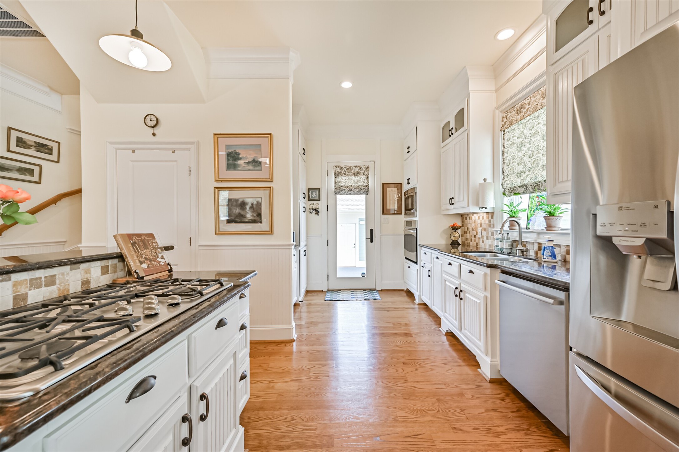 2 Compass Circle Property Photo 15