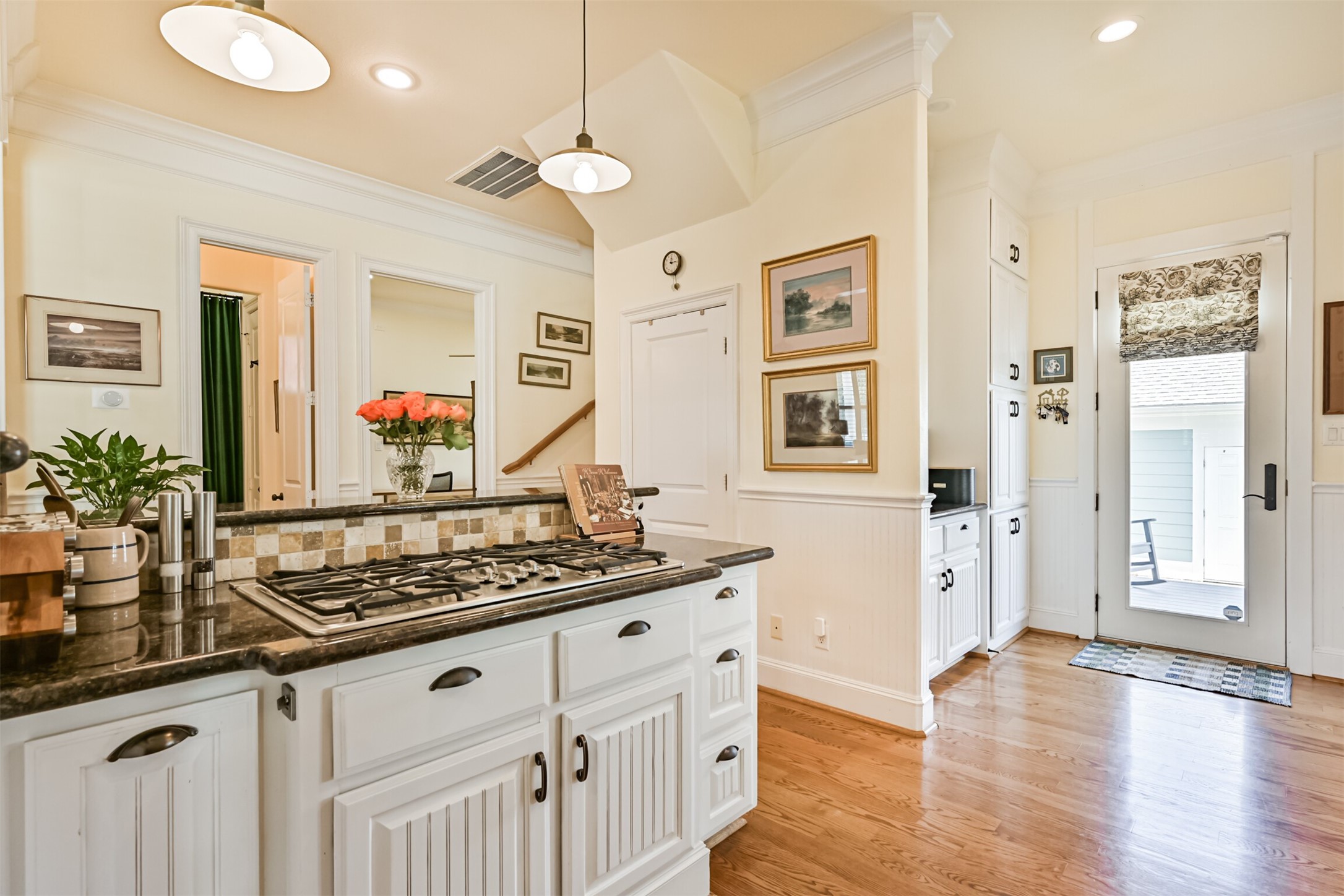2 Compass Circle Property Photo 17