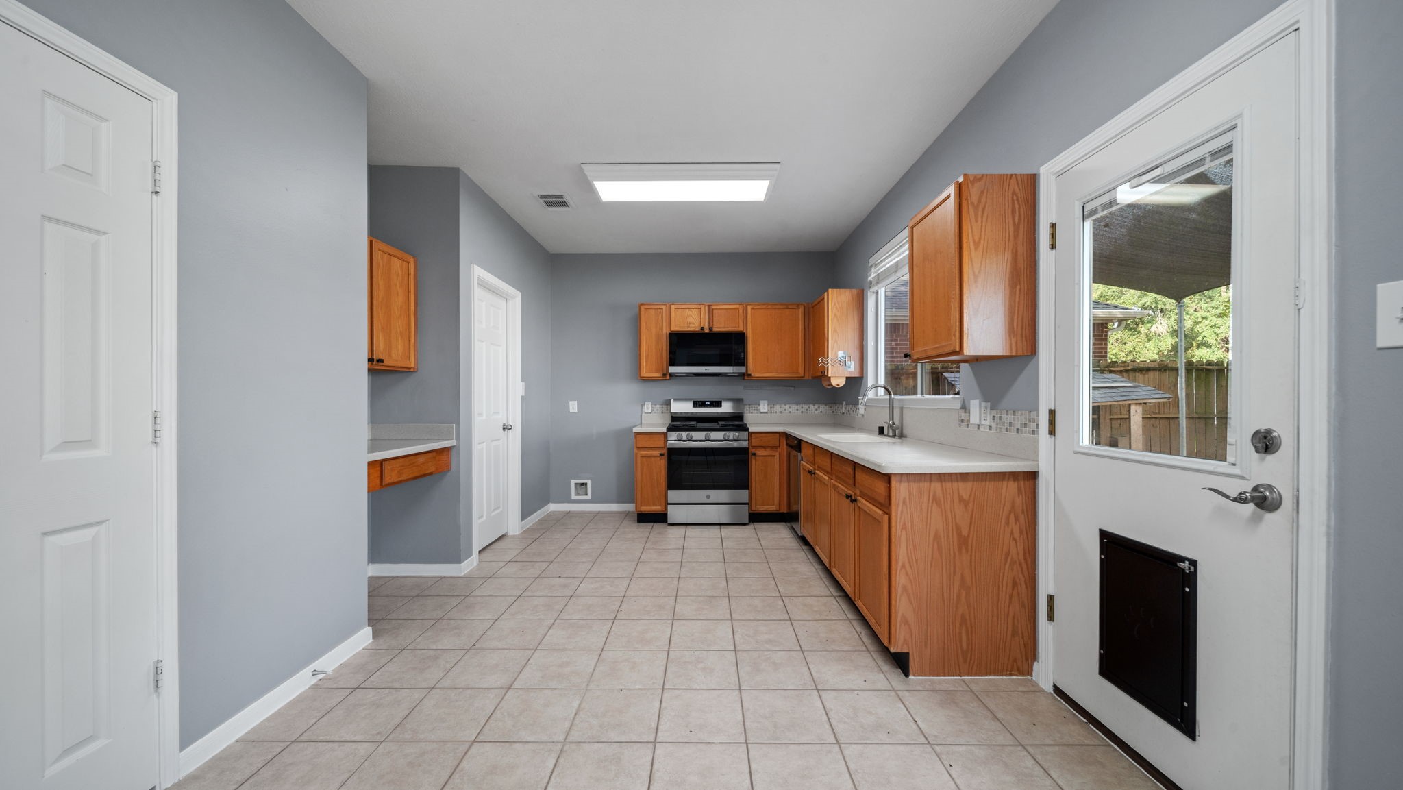 8802 Ancient Willow Drive Property Photo 7